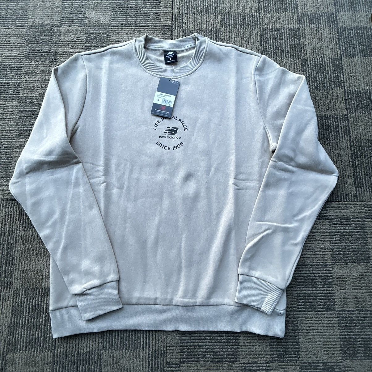 New Balance New Balance “Life In Balance” Mauve Spell-Out Sweatshirt Size US S / EU 44-46 / 1 - 1 Thumbnail