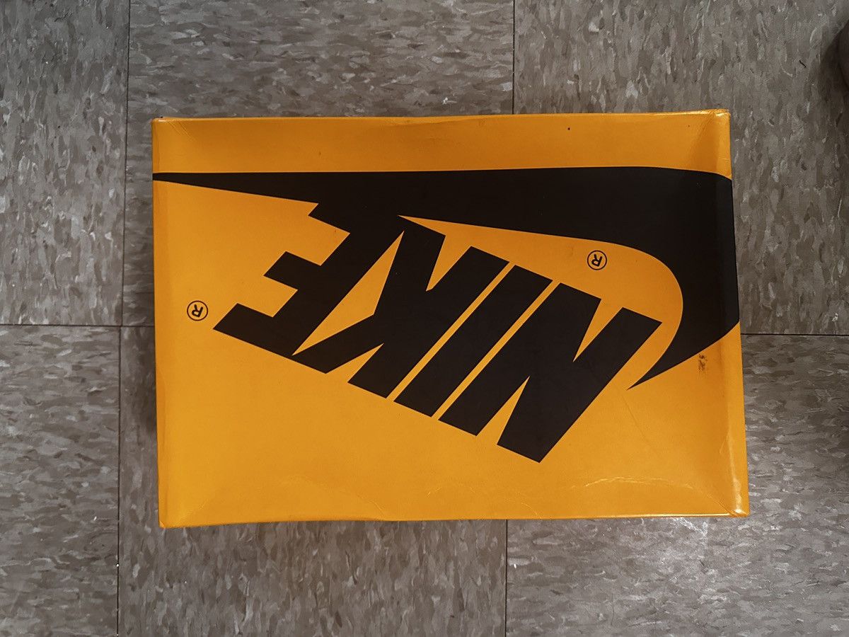 Nike Air Jordan 1 Retro High OG 'Yellow Toe' Size US 11 / EU 44 - 2 Thumbnail