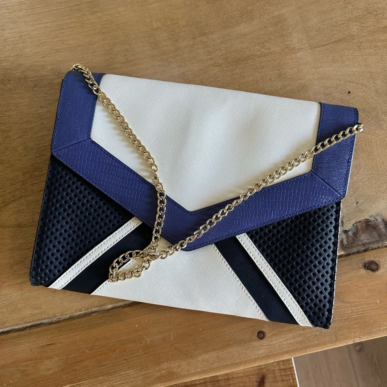 Juicy Couture LIKE NEW! Leather Juicy Couture Envelope Clutch Size ONE SIZE - 3 Thumbnail