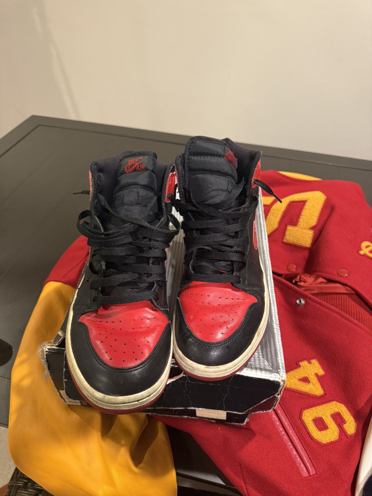 Jordan Brand Air Jordan 1 Retro 'Bred' 2001 Size US 12 / EU 45 - 2 Thumbnail