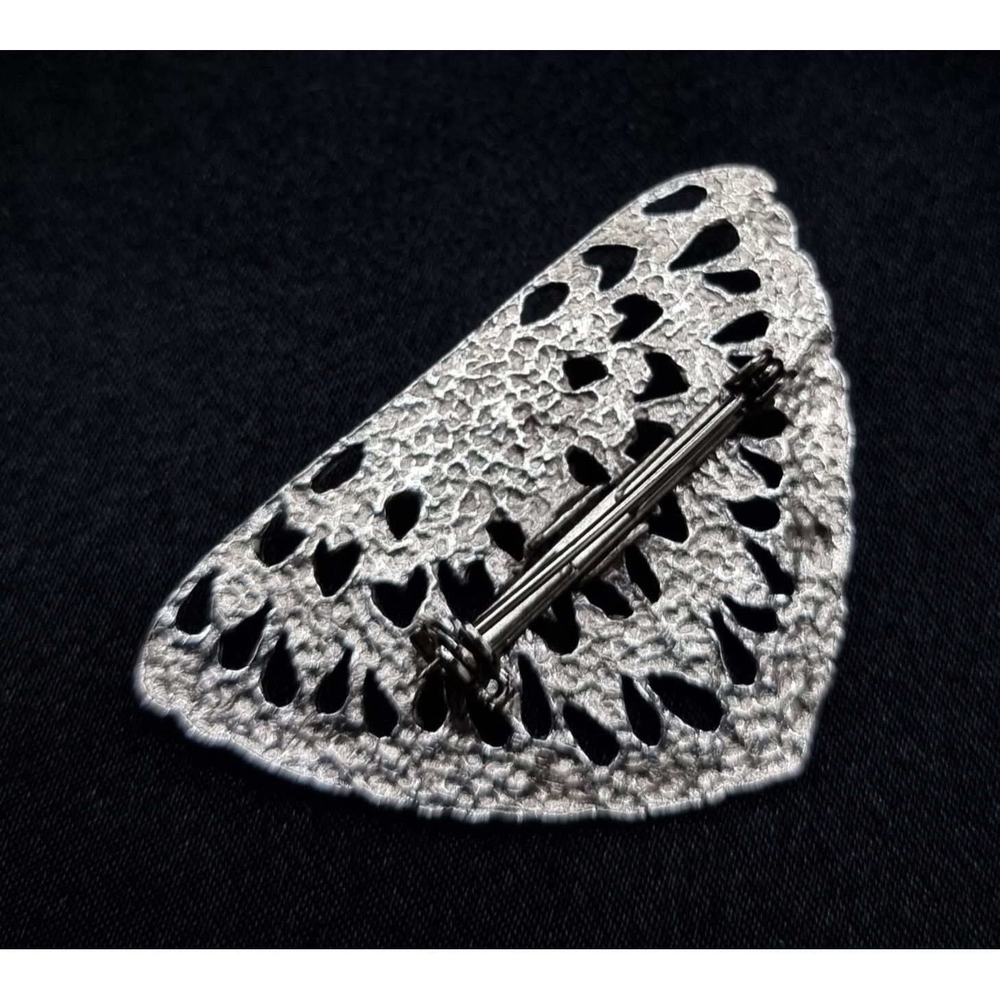 Vintage Vintage 1990's Silver-Tone Fan Brooch With Pink Rhinestones Size ONE SIZE - 4 Thumbnail