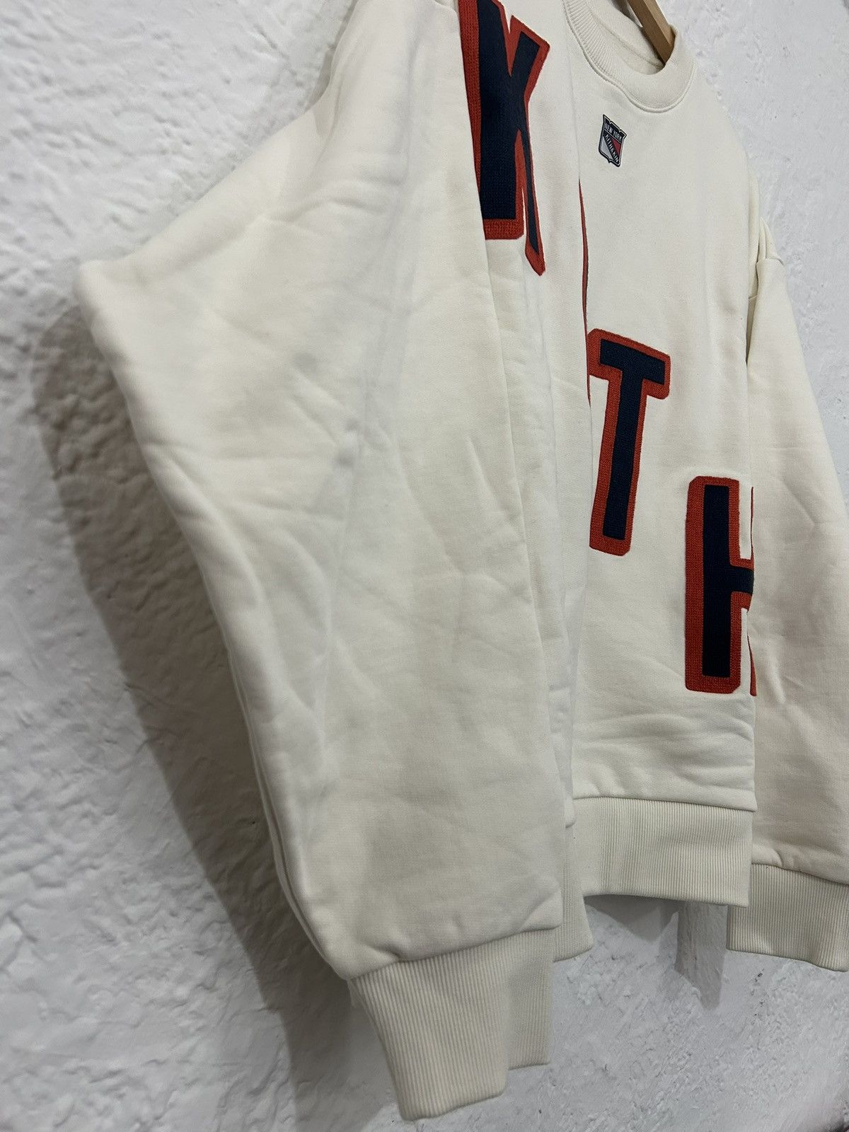 Kith × NHL Kith for the New York Rangers Skewed Nelson Crewneck Size US L / EU 52-54 / 3 - 5 Thumbnail