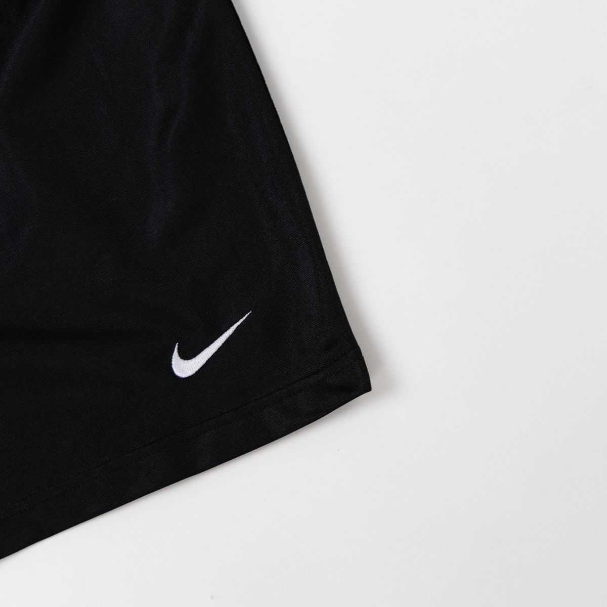 Nike Nike Mens Black Vintage Shorts 00s Swoosh Sports Casual Gym Size US 36 / EU 52 - 3 Thumbnail