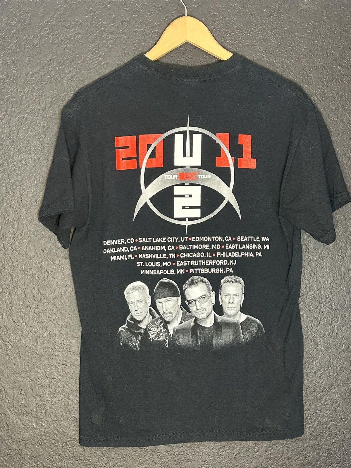 Band Tees 2011 U2 360 Tour T Shirt Size US M / EU 48-50 / 2 - 4 Thumbnail