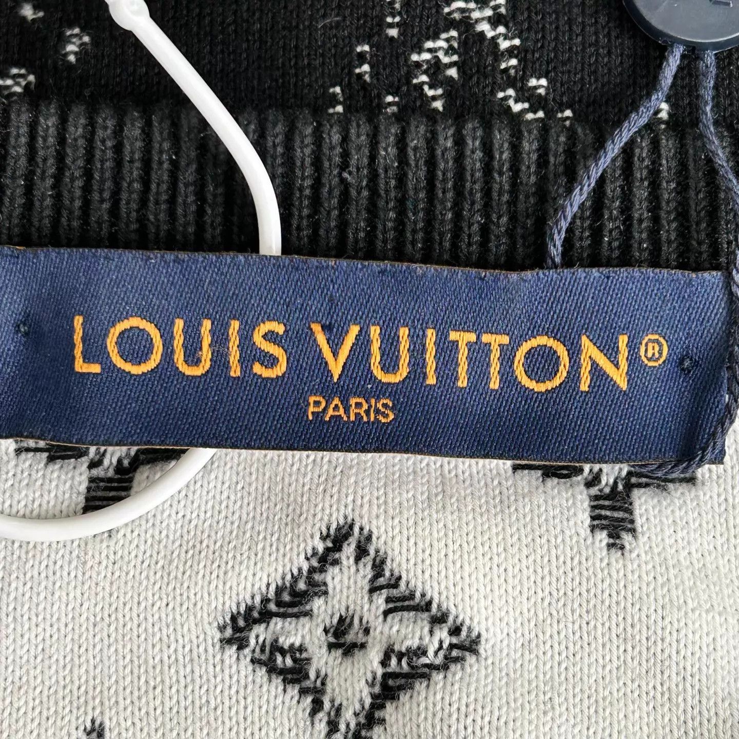 Louis Vuitton LV black gradient logo print crewneck sweatshirt Size US M / EU 48-50 / 2 - 3 Thumbnail