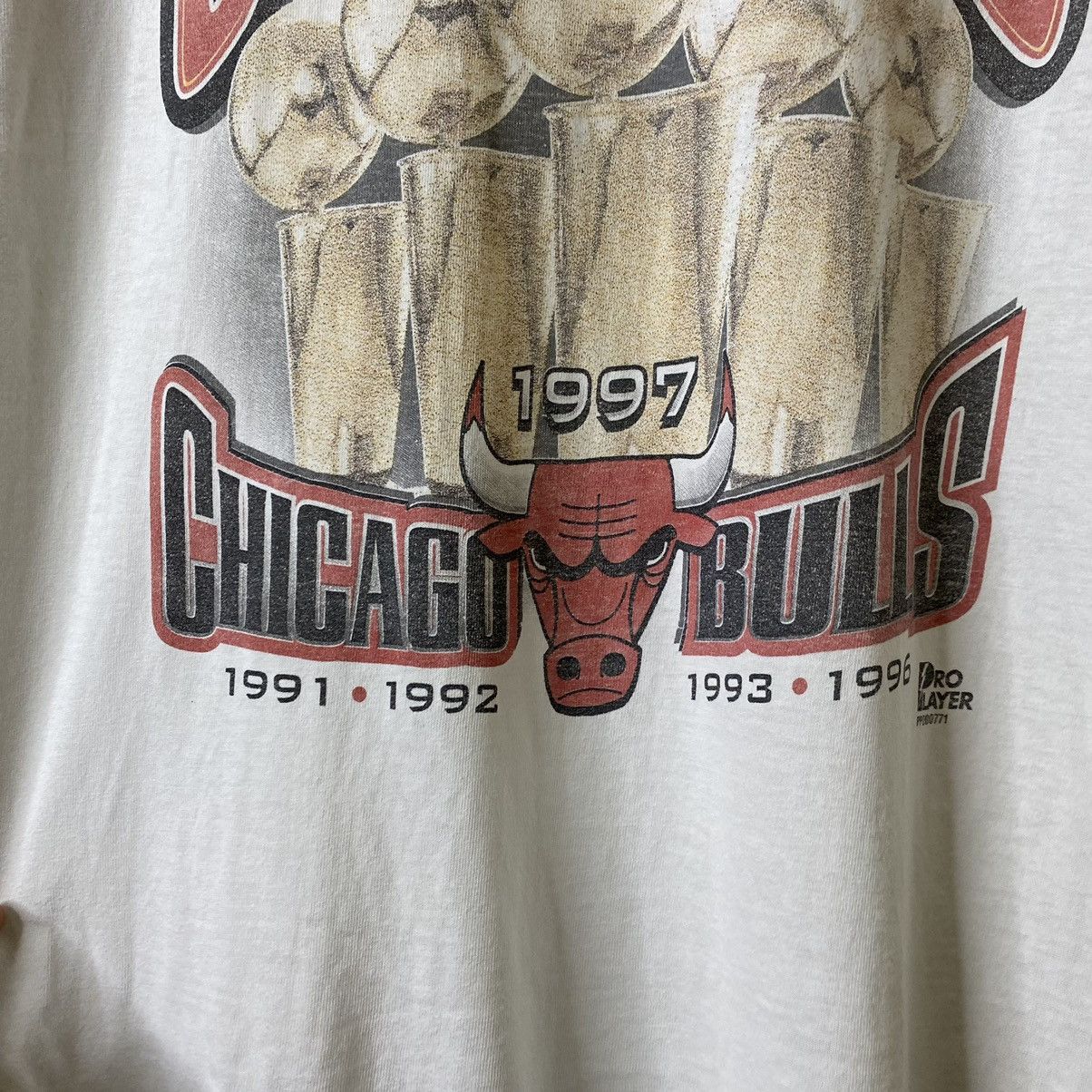 NBA 1997 Pro Player Chicago Bulls 5 Time Champions Distressed T Size US L / EU 52-54 / 3 - 3 Thumbnail