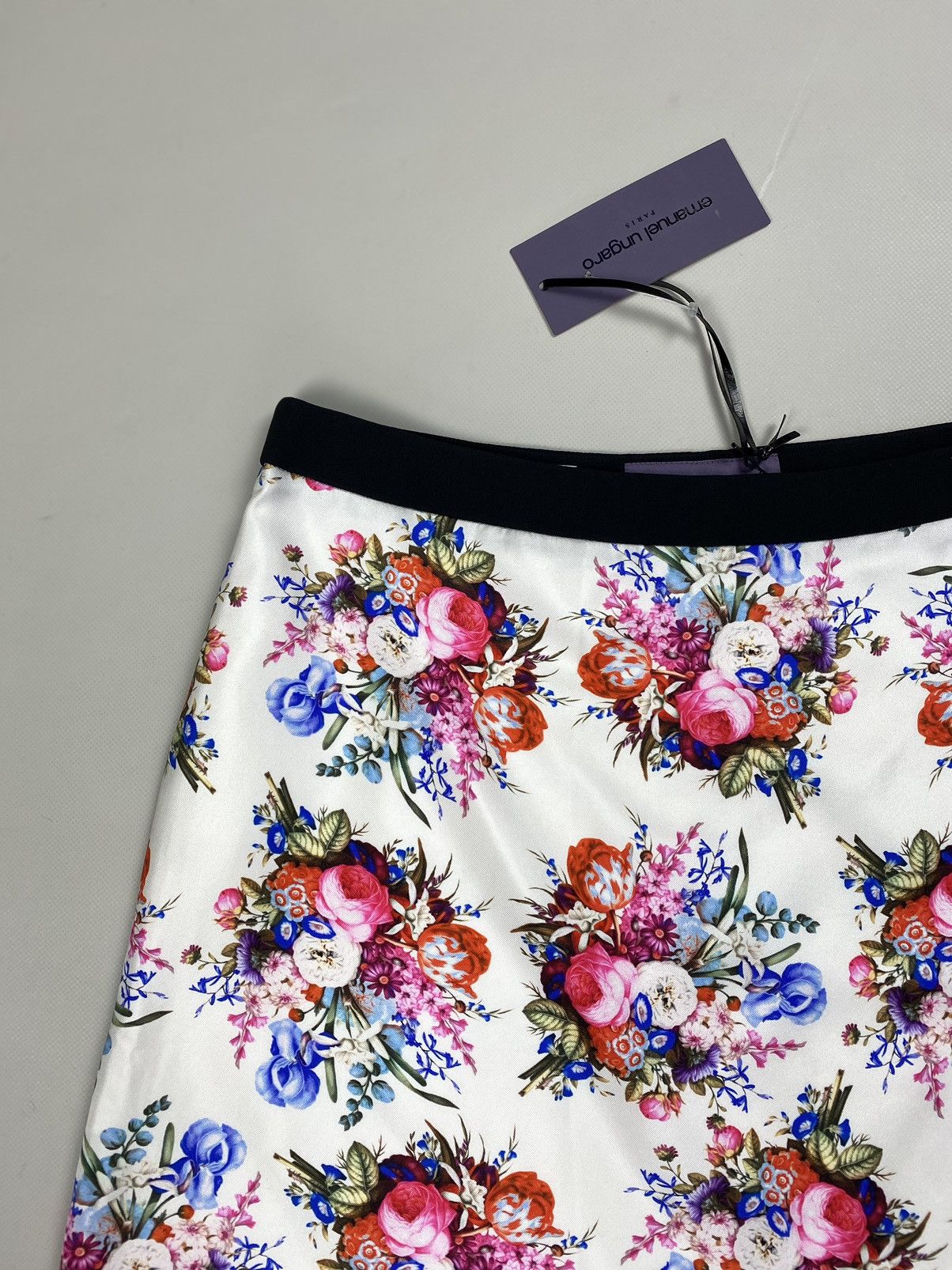 Emanuel Ungaro BNWT! Emanuel Ungaro ladies silk floral patterns skirt Size 28" / US 6 / IT 42 - 7 Thumbnail