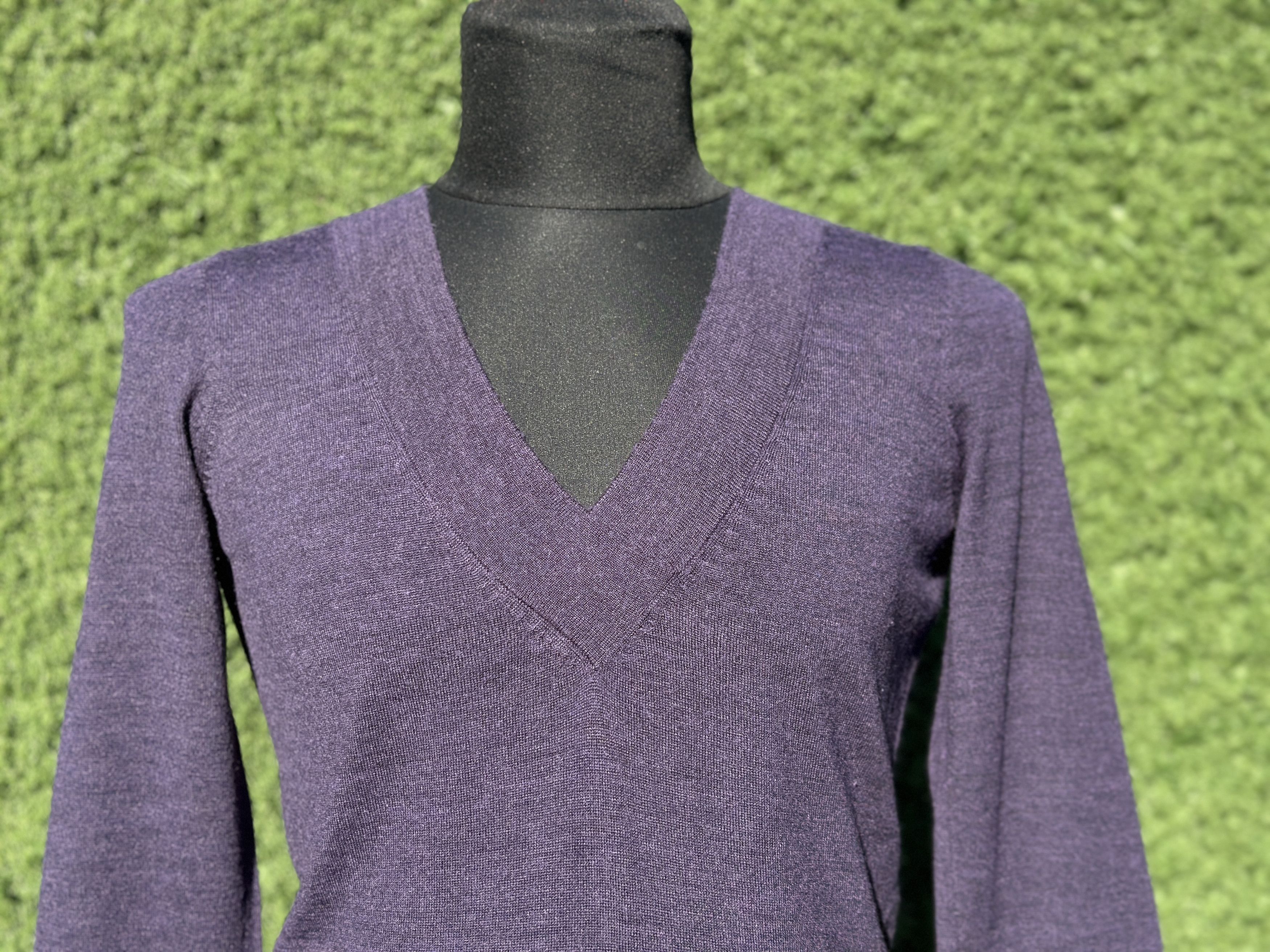 Prada Prada V-Neck Fine Knit Cashmere Silk Sweater Size IT 42 Size M / US 6-8 / IT 42-44 - 2 Thumbnail