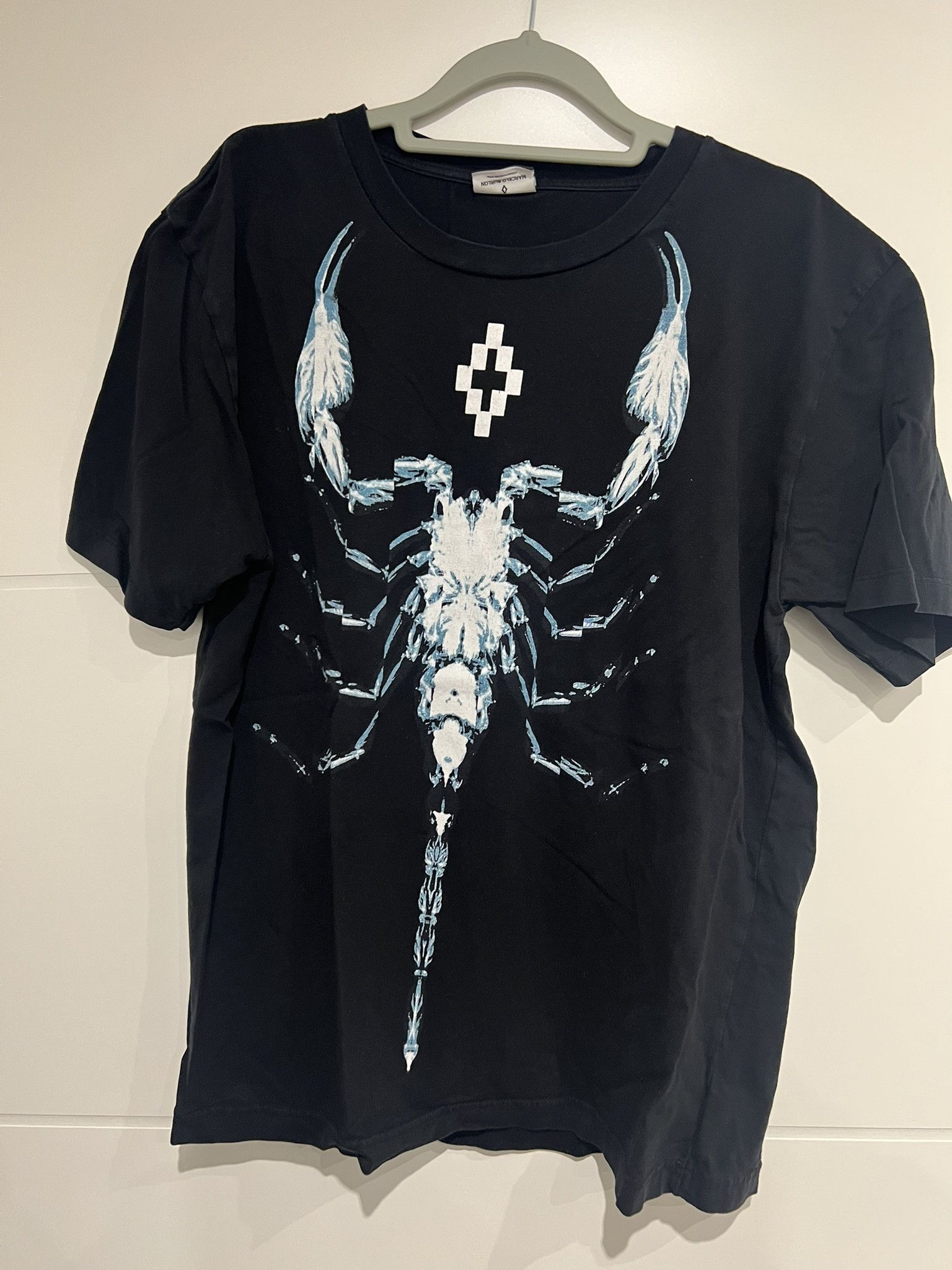 Marcelo Burlon Scorpion T-Shirt Dubai Exclusive Size US S / EU 44-46 / 1 - 1 Thumbnail