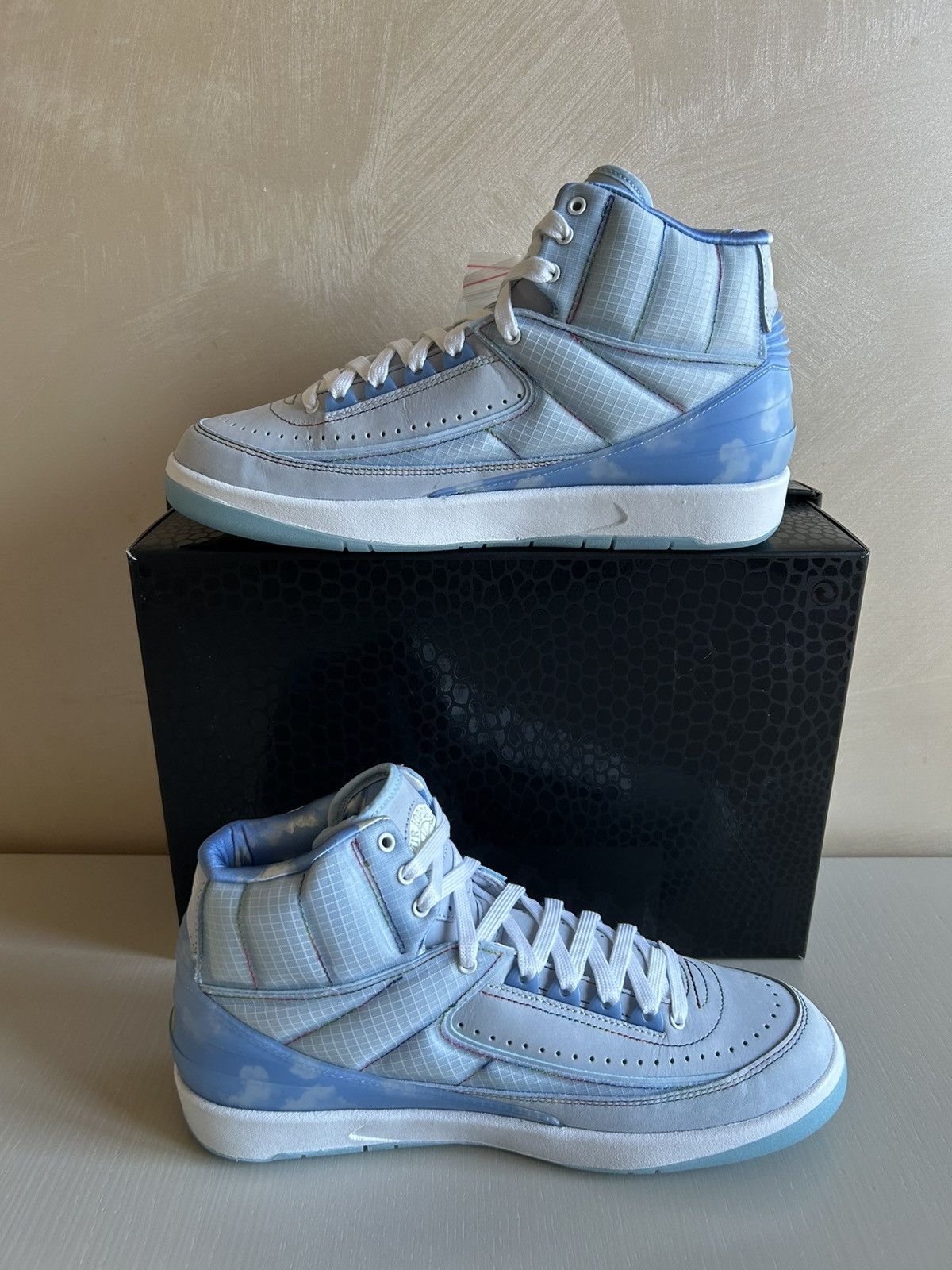 J Balvin × Jordan Brand Jordan 2 Retro J Balvin (2022) 42 EU / 8.5 US Size US 8.5 / EU 41-42 - 2 Thumbnail