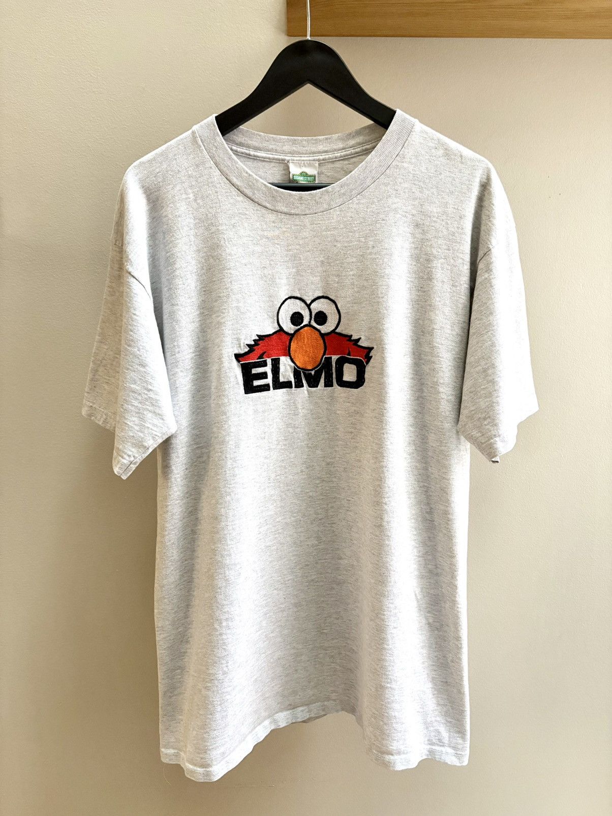 Hanes Sesame Street VTG late 90s embroidered Elmo t-shirt L Size US L / EU 52-54 / 3 - 1 Thumbnail