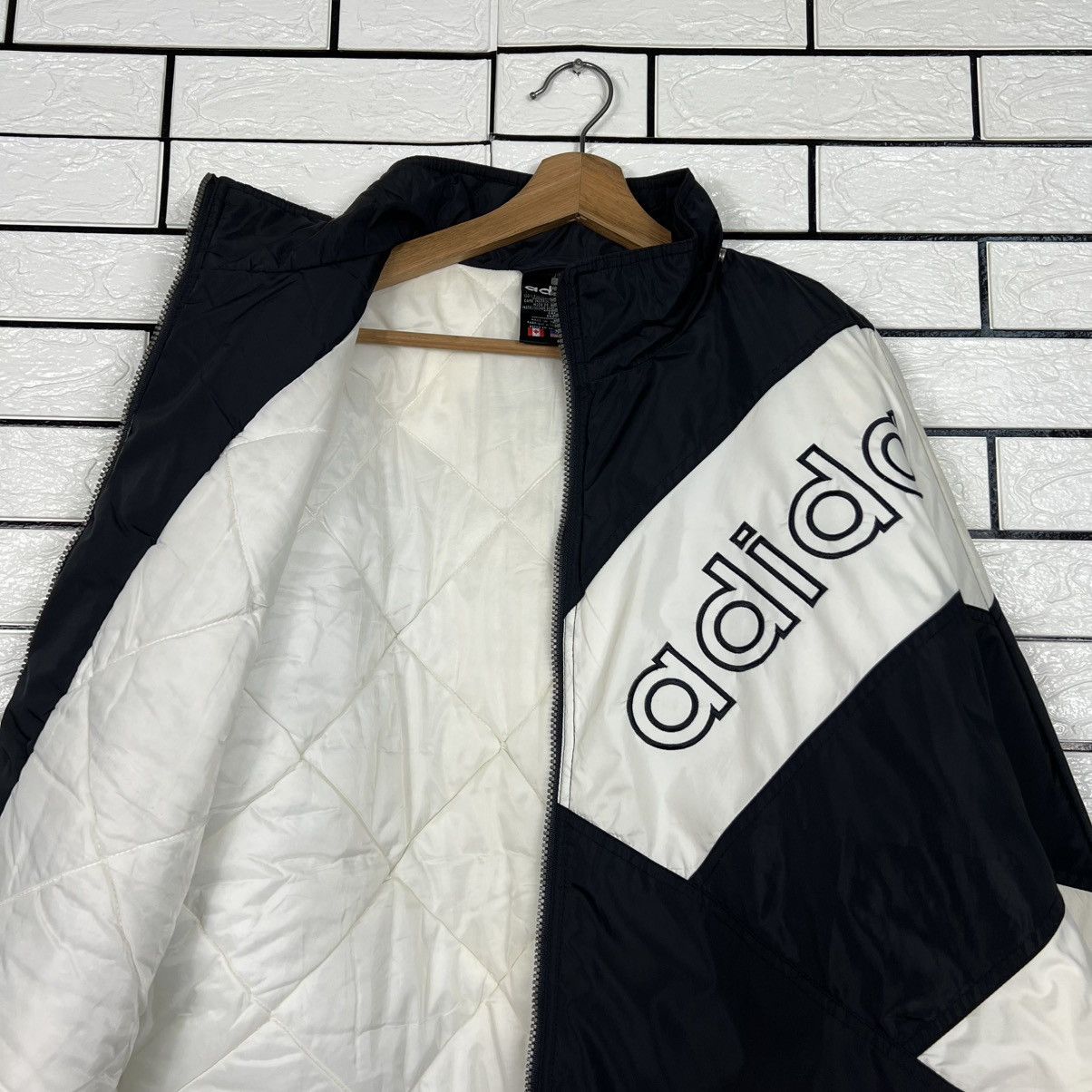 Adidas Vintage 90's ADIDAS Big Logo Windbreaker Jacket #4062-C185 Size US L / EU 52-54 / 3 - 9 Thumbnail
