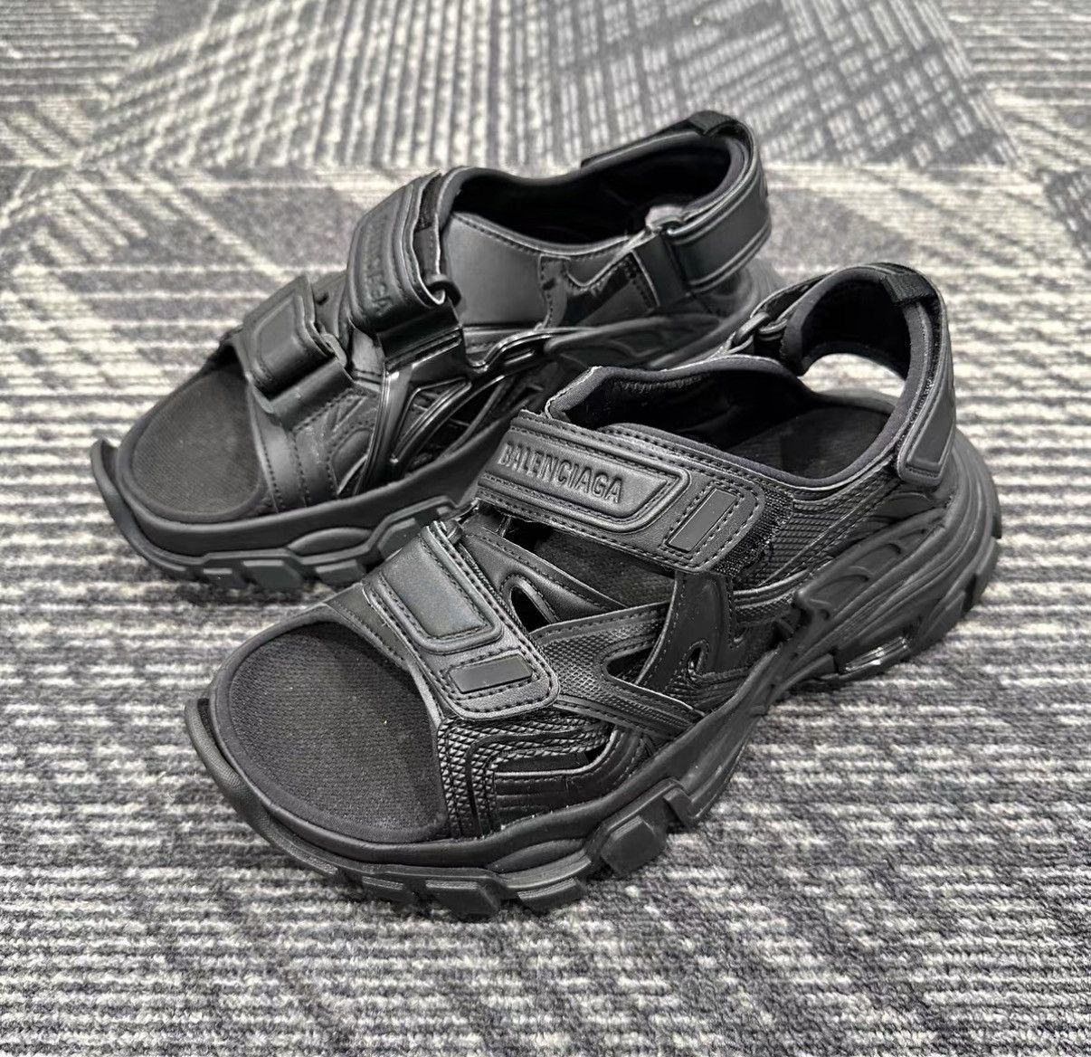 Balenciaga Balenciaga Track 2.0 Beach Sandals J42 Size US 7 / IT 37 - 1 Thumbnail