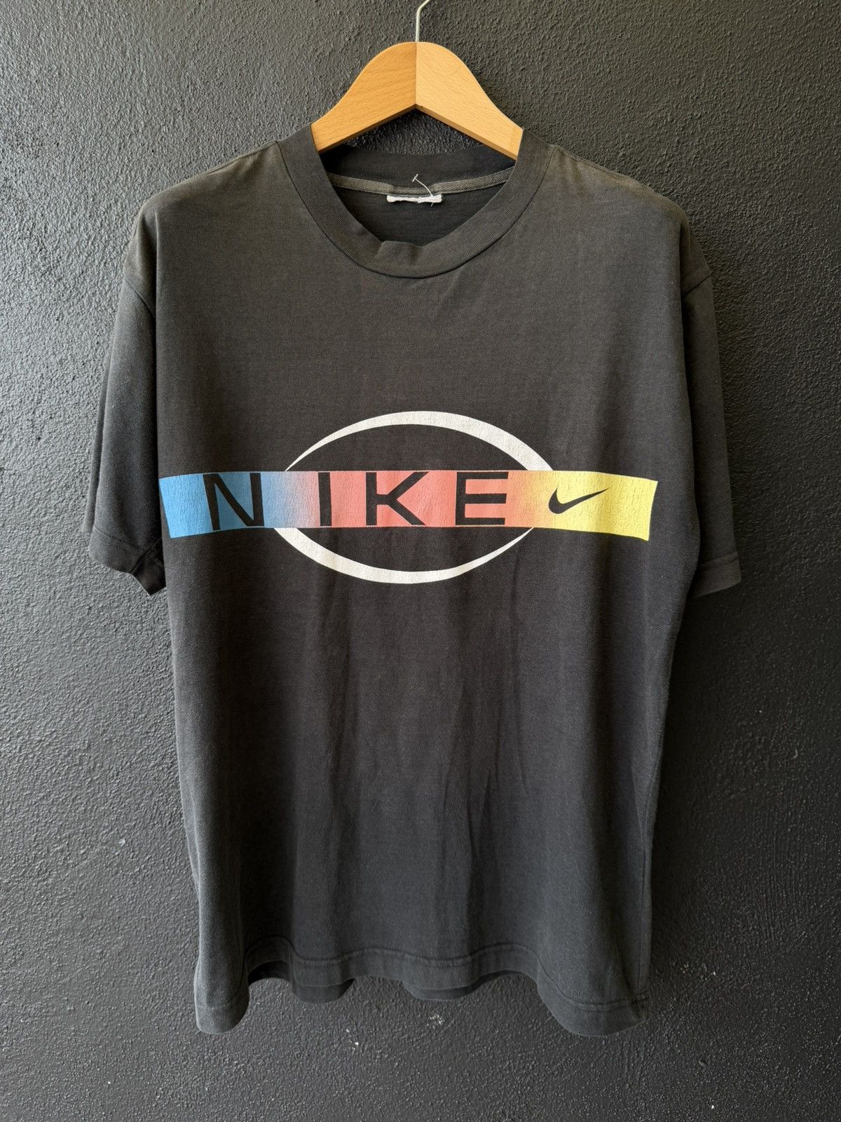 Nike Vintage 90s Nike Court Gradient Horizontal Swoosh T-Shirt Size US L / EU 52-54 / 3 - 1 Thumbnail