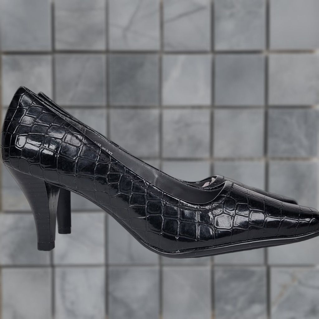 Vintage AEROSOLES Wild Ivy Black Alligator Print Mid Heel Pump Square Toe 6.5 M Womens Pumps Shoes Size US 7 / IT 37 - 1 Thumbnail
