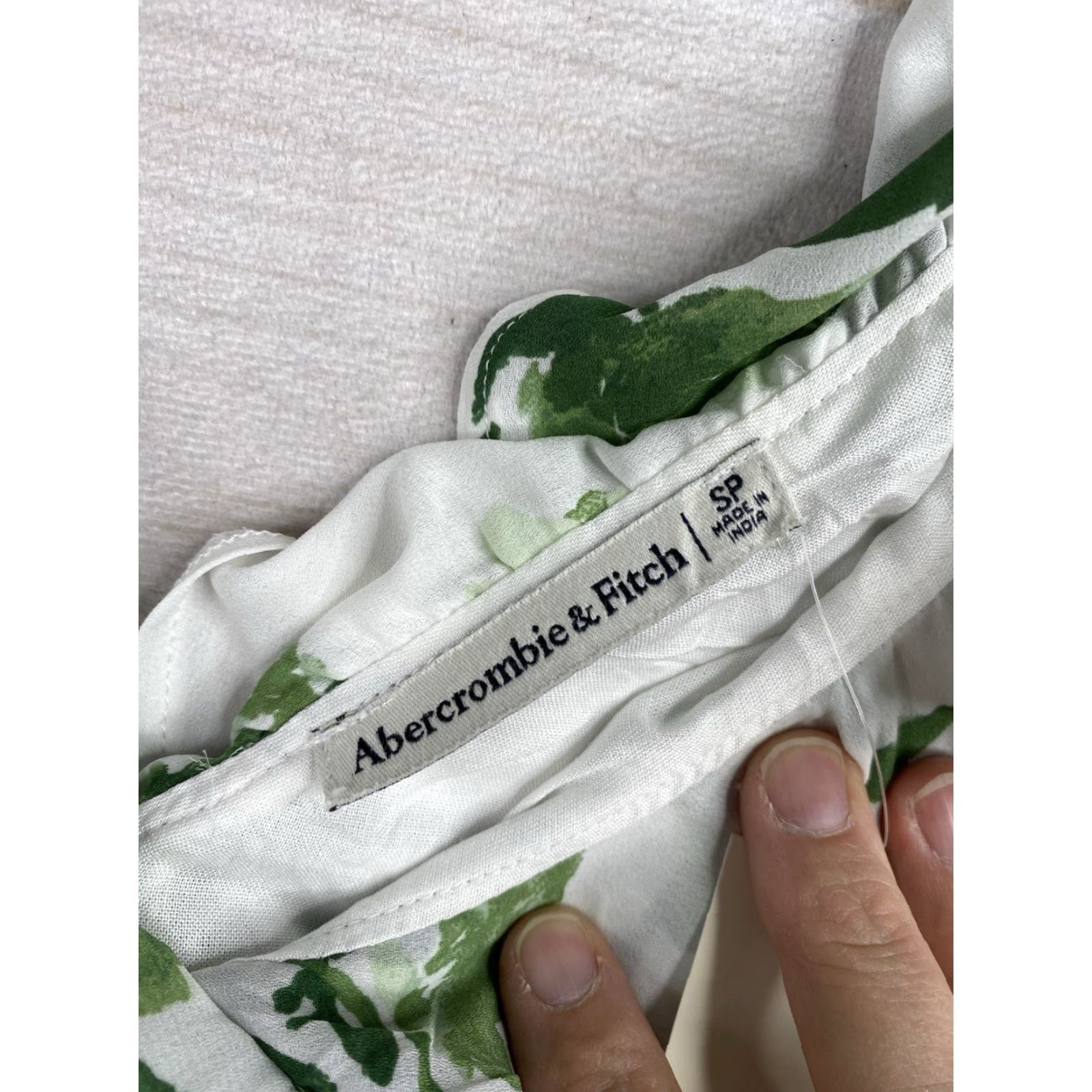 Abercrombie & Fitch Abercrombie & Fitch Dress Short Sleeve Floral Ruffle V-Neck Petite Green Multicolor Lined Smocked Mini PS Womens Size S / US 4 / IT 40 - 3 Thumbnail