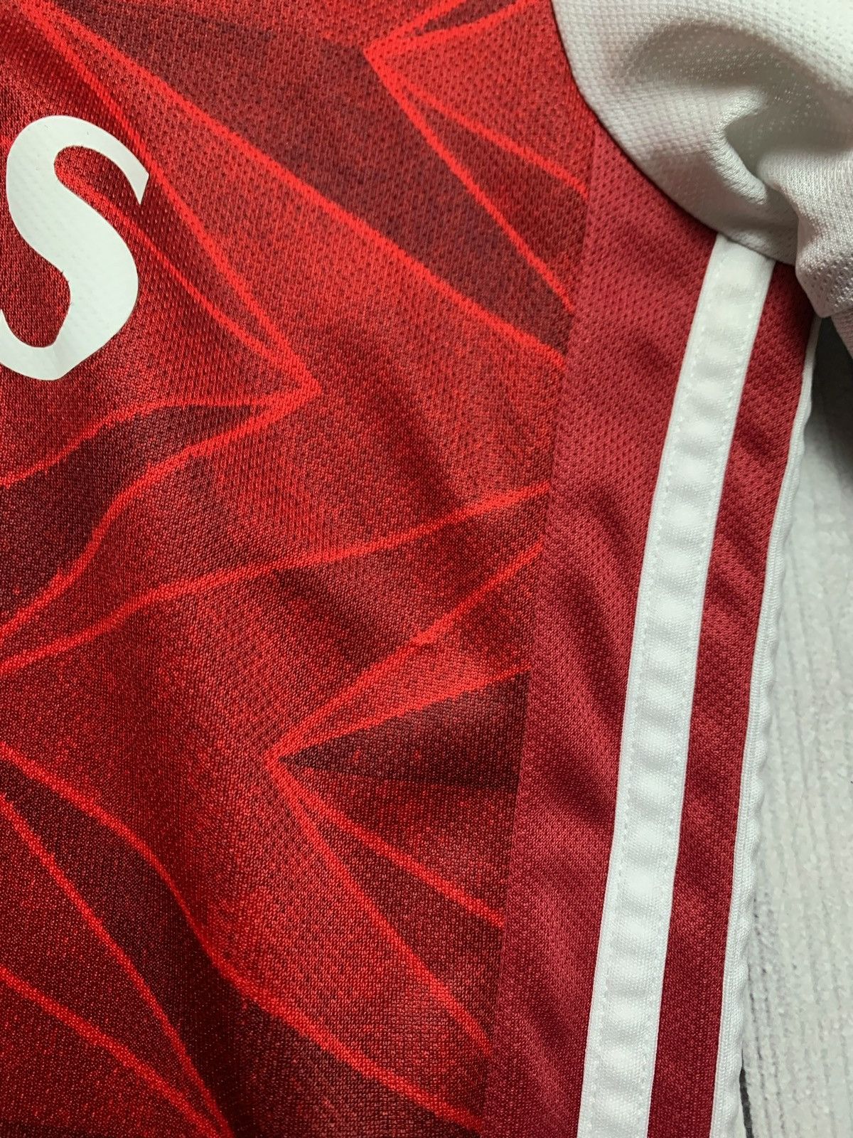 Adidas × Vintage Vintage Arsenal soccer jersey size M adidas red Size US M / EU 48-50 / 2 - 5 Thumbnail