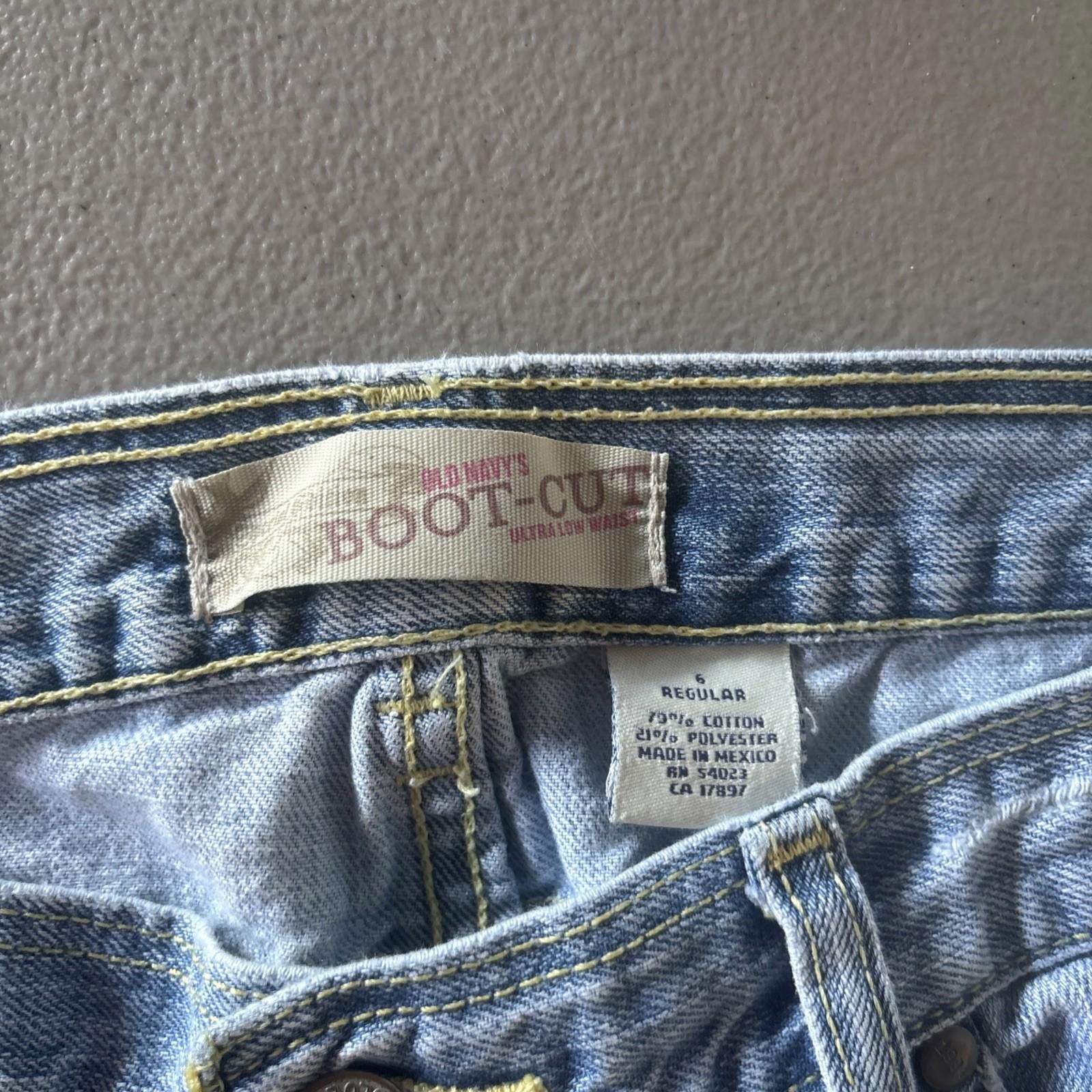 Old Navy Vintage Old Navy Y2K Boot Cut Jeans Womens Size 6 VTG Size 28" / US 6 / IT 42 - 2 Thumbnail