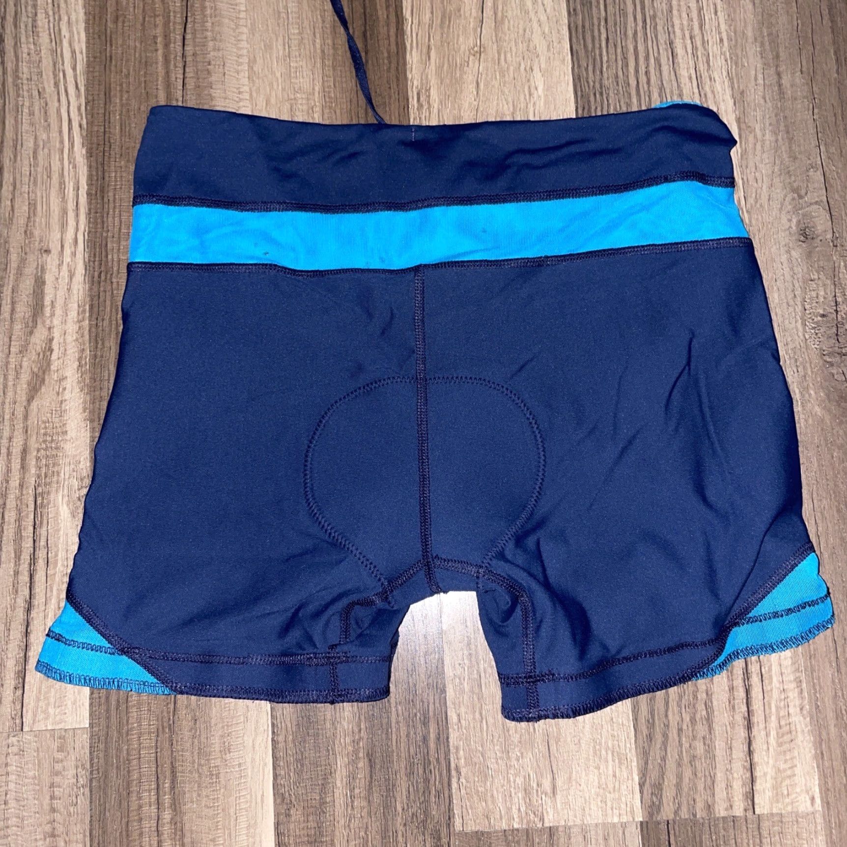 Lululemon Lululemon Women’s Biker Shorts Blue 28in Waist 28 in Inseam 4 Size Activewear Womens Biker Shorts Blue 28in Waist Gently Used Size 28" / US 6 / IT 42 - 5 Thumbnail