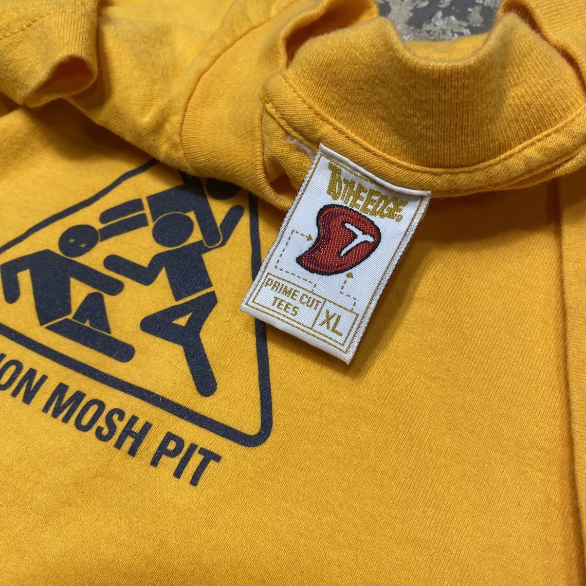 Unsound Rags × Vintage Vintage Caution Mosh Pit To The Edge Skate Funny Tshirt Size US XL / EU 56 / 4 - 4 Thumbnail