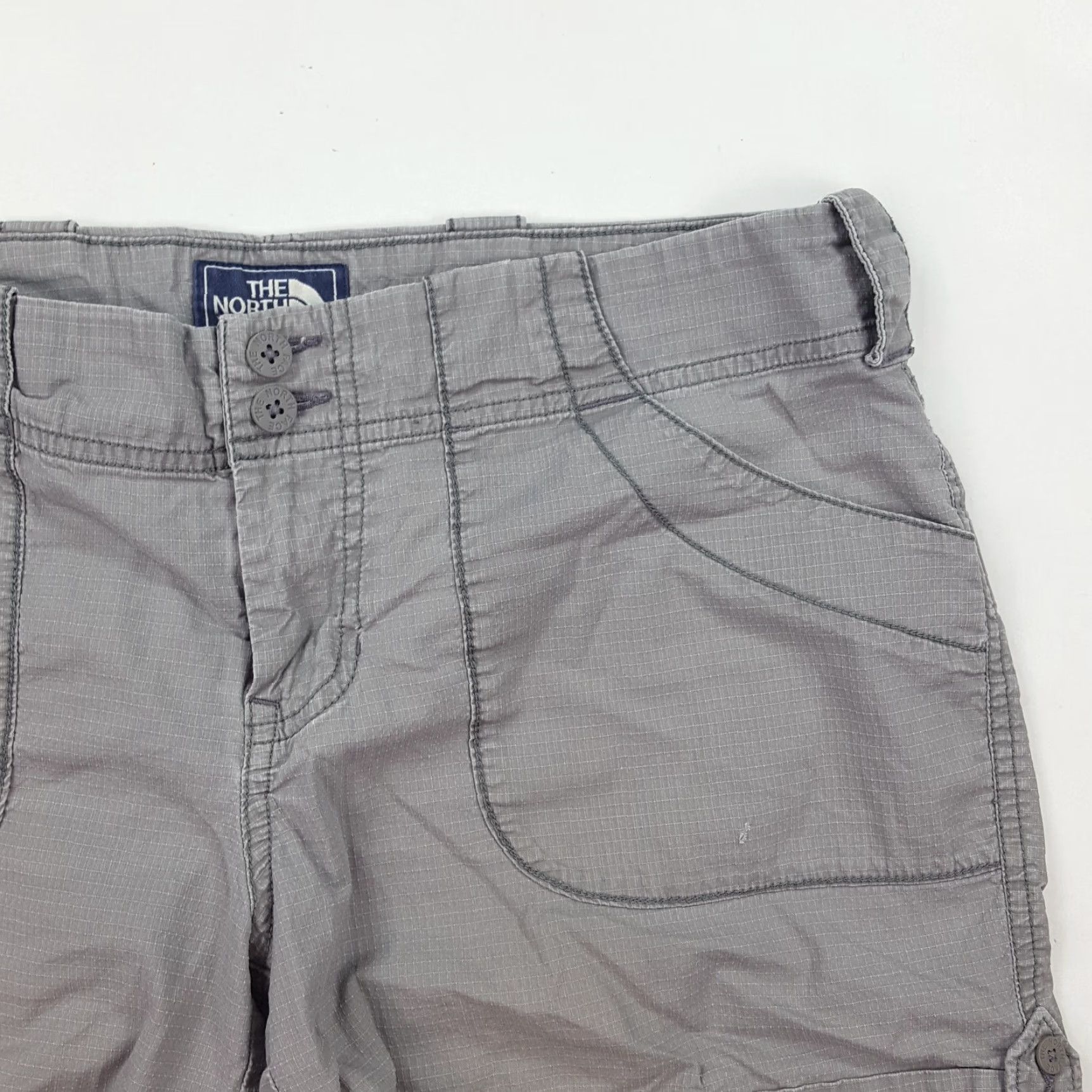 The North Face VINTAGE The North Face Outdoor Shorts Women XL Gray 90s Hiking Camping Retro Lightweight Canvas Size 40" / US 18 - 2 Thumbnail