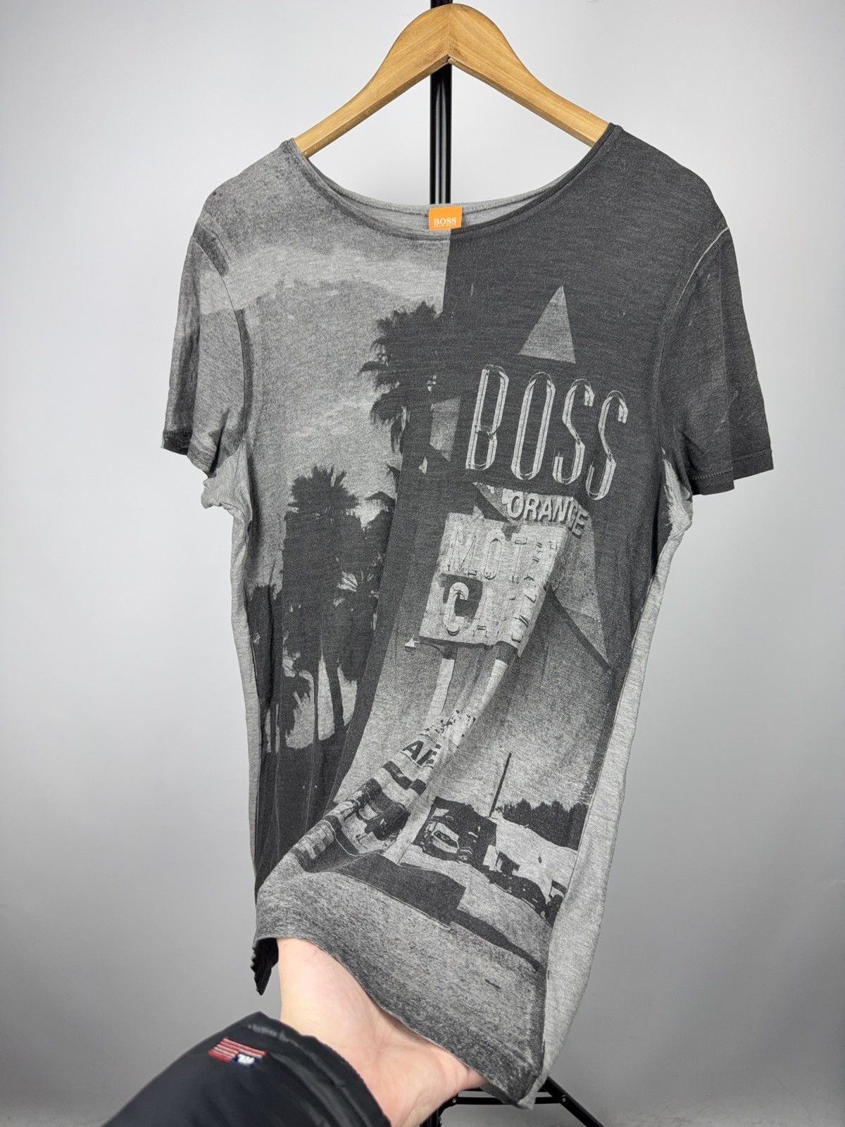 Hugo Boss 00s Retro Hugo Boss Orange Graphic Motel Palm Tee Men’s M Size US M / EU 48-50 / 2 - 3 Thumbnail