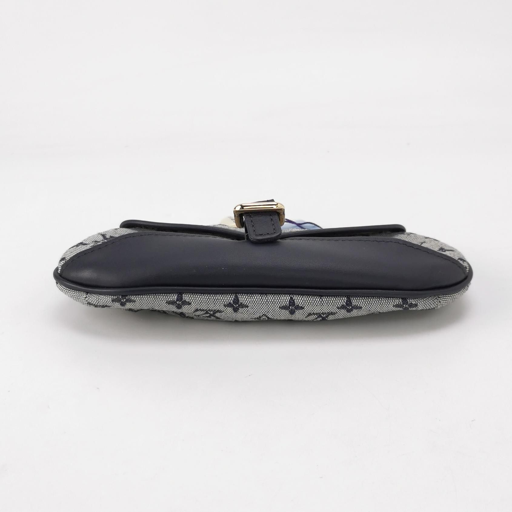 Louis Vuitton Louis Vuitton (LV) canvas belt buckle decorated with monogr Size ONE SIZE - 3 Thumbnail