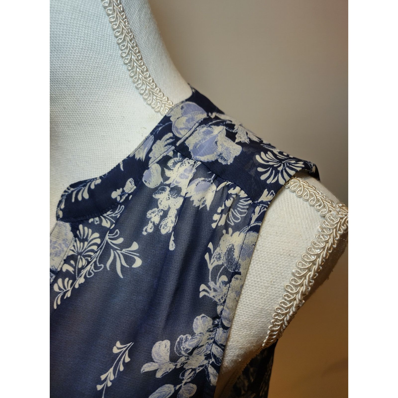Aeropostale Aeropostale Women Floral Blouse Sleeveless Button Blue Med Size M / US 6-8 / IT 42-44 - 8 Thumbnail