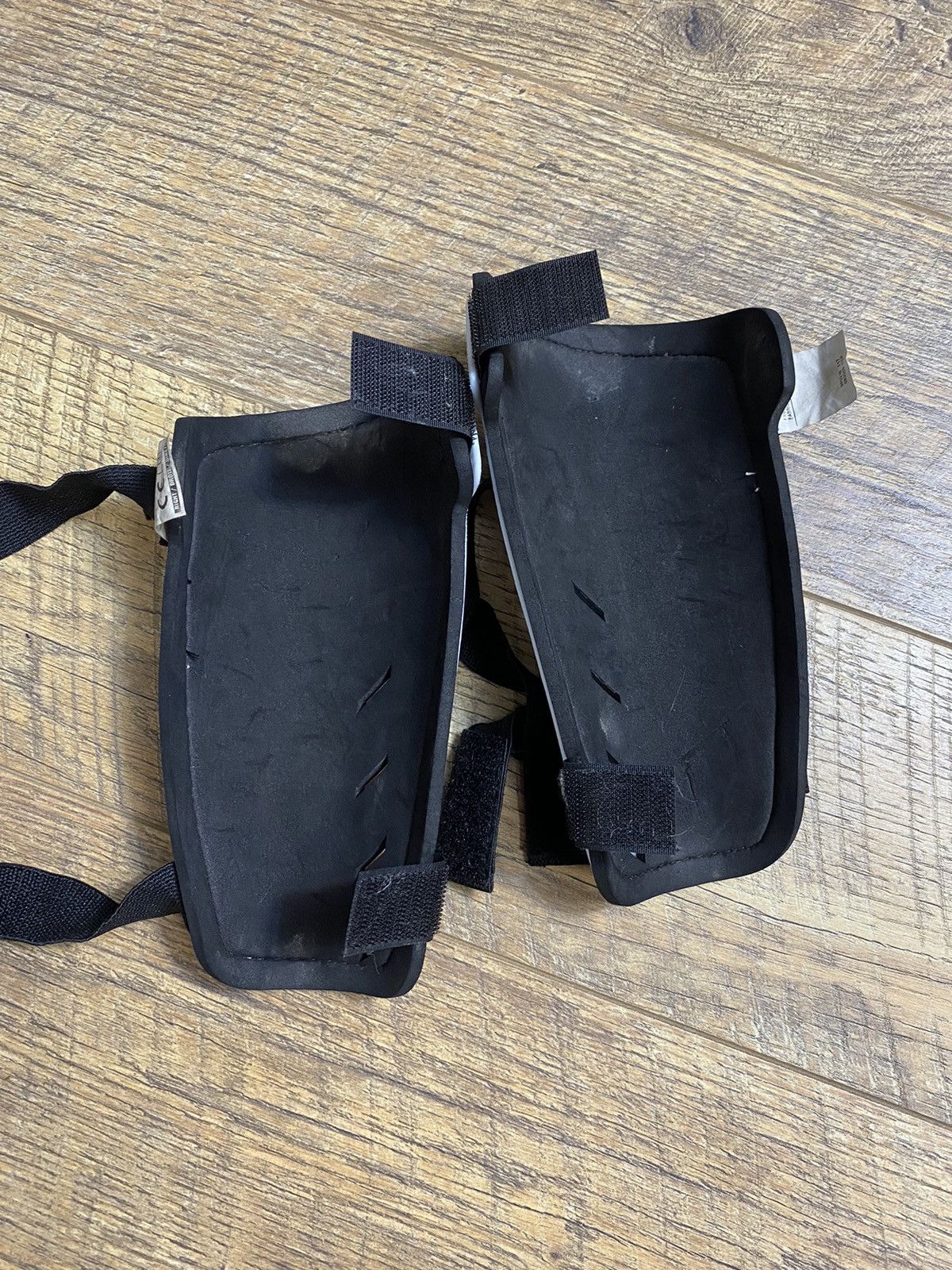 Nike Nike Football Shinguards White/Yellow Strap Size L 170-180cm Size ONE SIZE - 5 Thumbnail