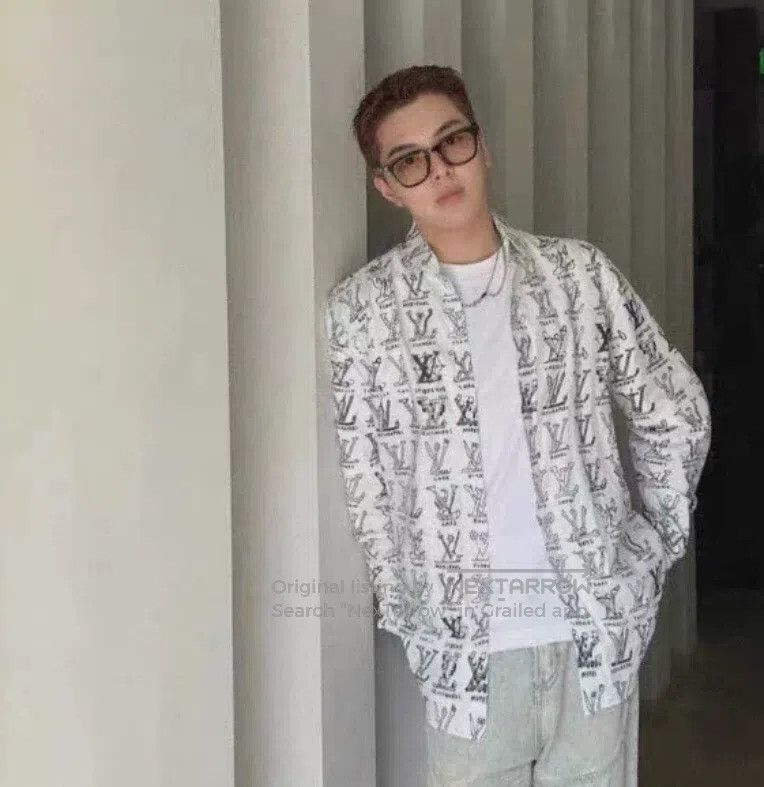 Louis Vuitton Louis Vuitton White logo graffiti full-print cotton lapel Size US XL / EU 56 / 4 - 8 Thumbnail