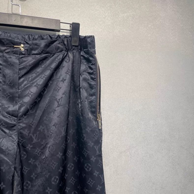 Louis Vuitton Louis Vuitton Full logo printed casual pants Size US 42 / EU 58 - 3 Thumbnail