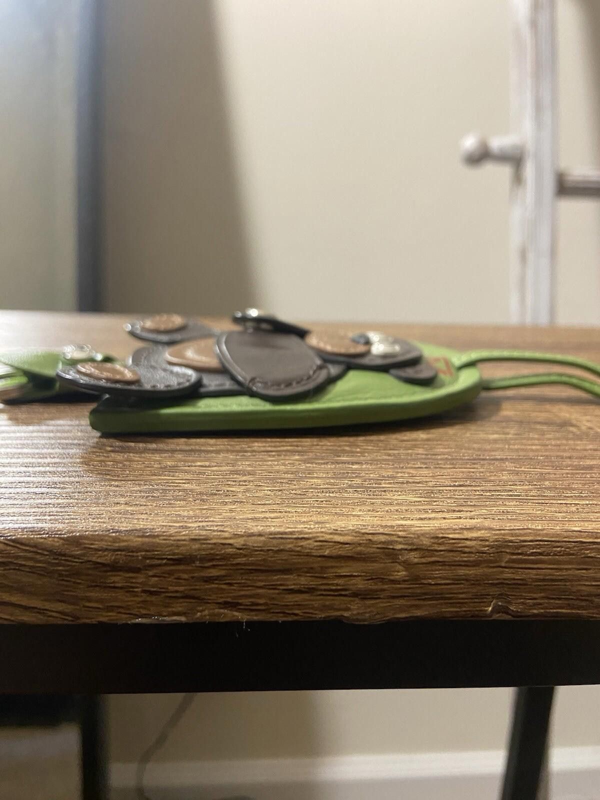 Tumi Rare cute Tumi green leather brown bear keychain bag charm Size ONE SIZE - 9 Thumbnail