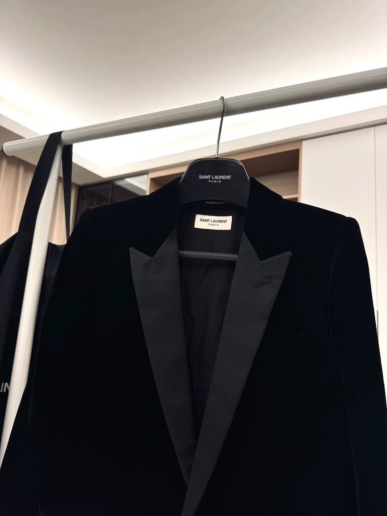 Saint Laurent Paris Saint Laurent Paris size 34 Velvet smoking coat Size XS / US 0-2 / IT 36-38 - 2 Thumbnail