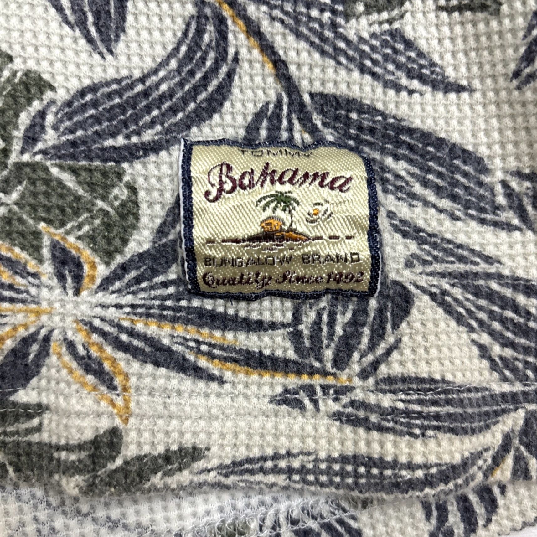 Tommy Bahama VINTAGE Tommy Bahama Polo Men’s XL Green Floral Leaf Pattern Waffle Shirt Mens XL Green Floral Leaf pattern Polo Size US XL / EU 56 / 4 - 3 Thumbnail