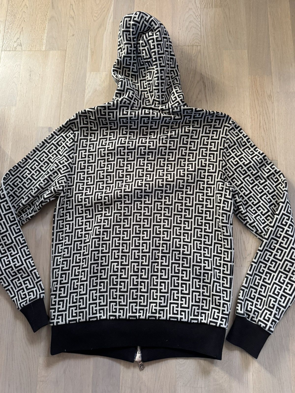 Balmain BALMAIN hoodie STUDY measurements in photos BY TAPE MEASURE Size US S / EU 44-46 / 1 - 20 Thumbnail