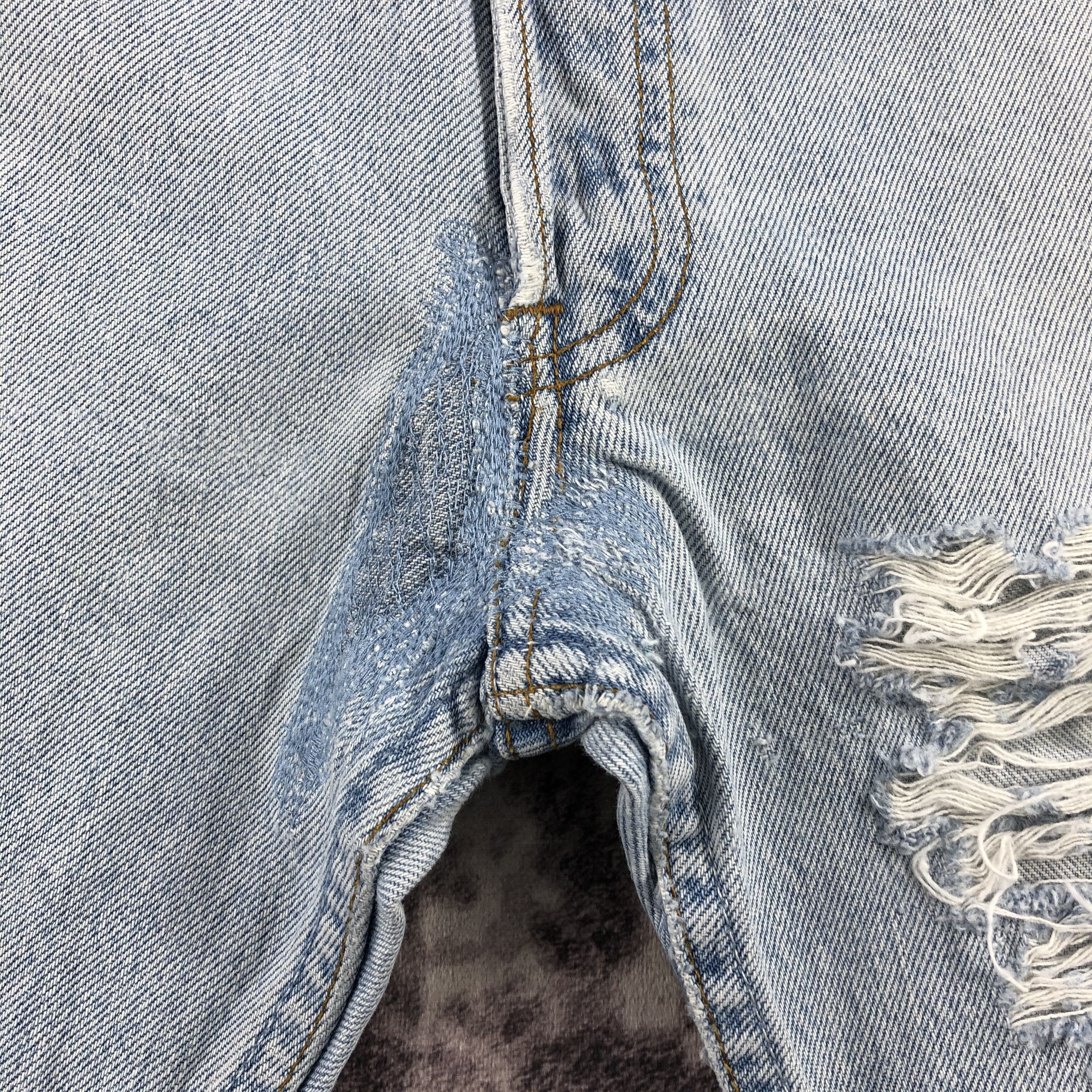 Levi's 90s Vintage Light Wash Levis 501 Jeans-JM2536 Size US 33 - 8 Thumbnail