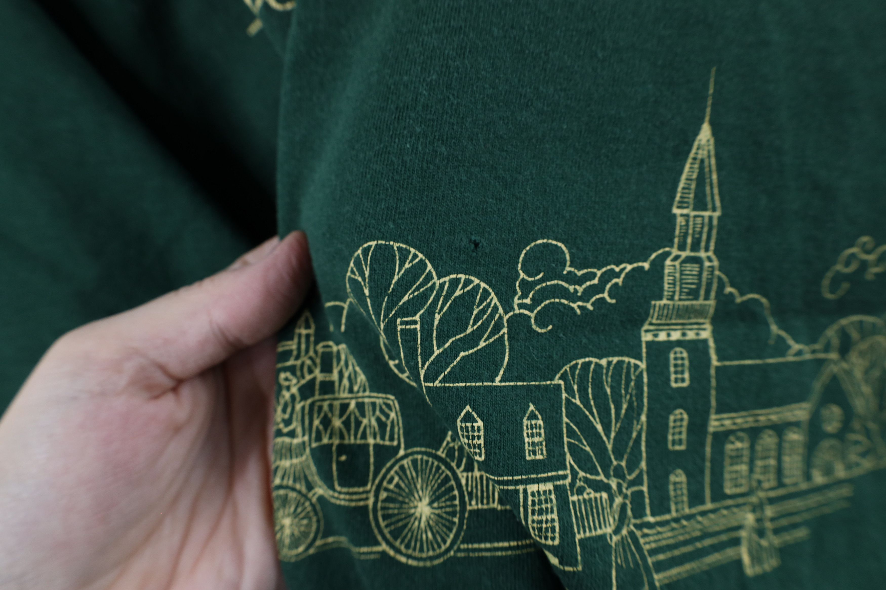 Vintage Vintage 90s Streetwear Williamsburg T-Shirt Green USA Size US XXL / EU 58 / 5 - 7 Thumbnail