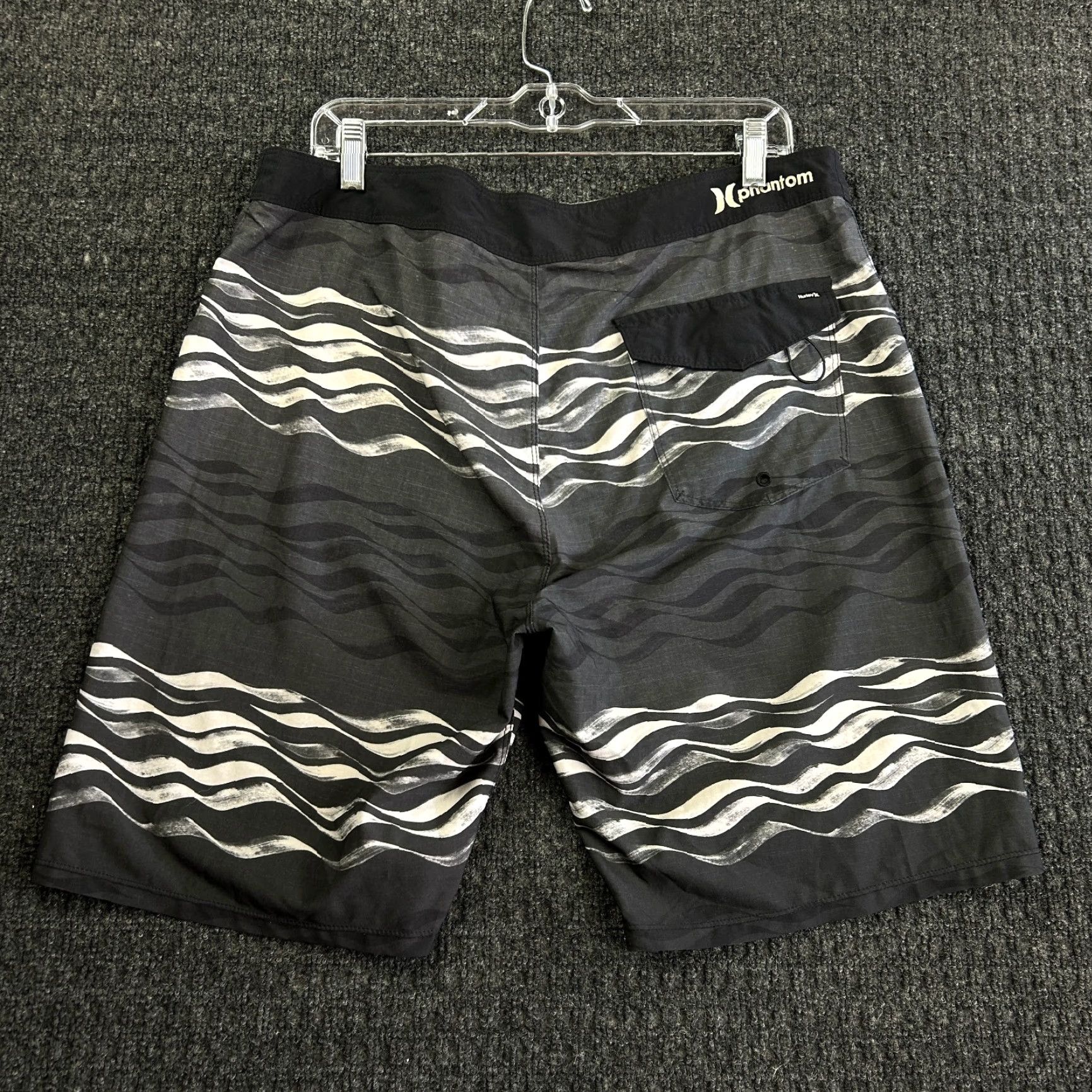 Hurley VINTAGE Hurley Board Shorts Swim Trunks 34 Gray Black Waves 90s Beach Surfing Mens Size US 34 / EU 50 - 4 Thumbnail