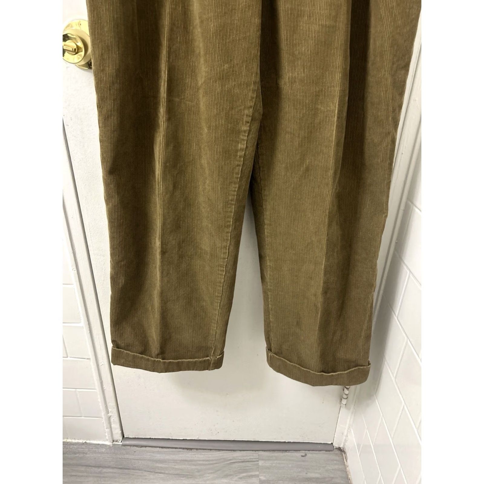 Vintage LL Bean Double L Corduroy Pants Mens 38x32 Brown Pleated Cuffed Natural Fit Size US 38 / EU 54 - 3 Thumbnail