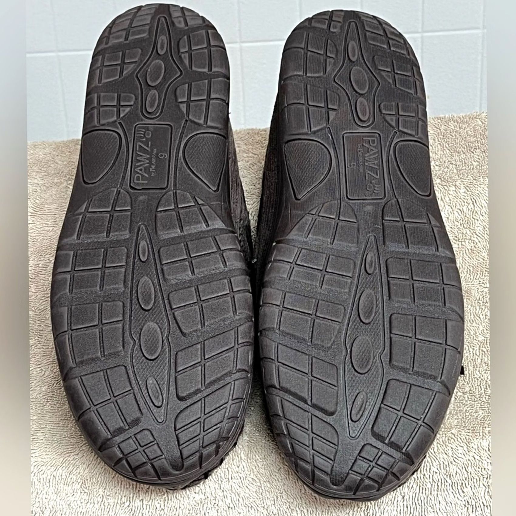 Vintage BEARPAW MENS Moccasin IN/OUT DOOR Fur Slip On Slippers Size 9 Black SLIPPERS Mens Size US 9 / EU 42 - 4 Thumbnail