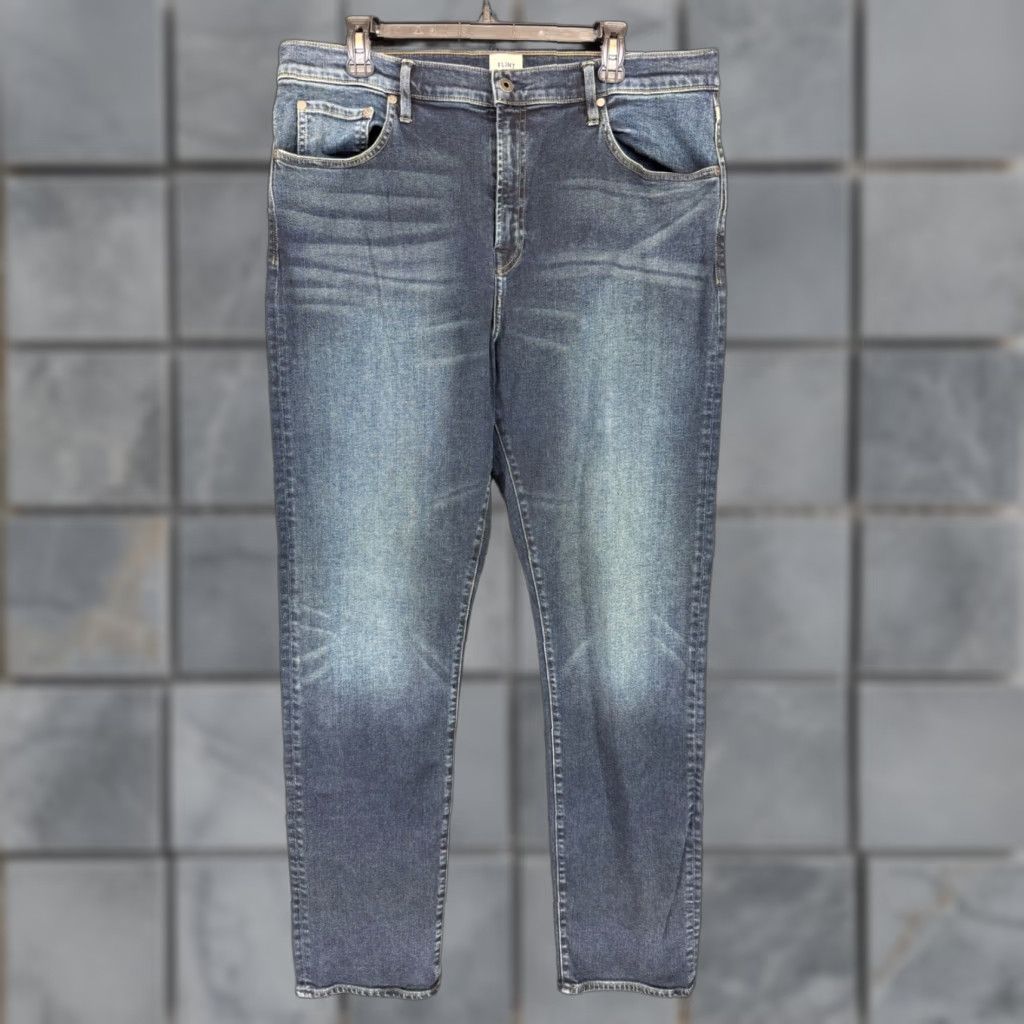 Flint And Tinder Flint and Tinder Jeans Straight Color Blue 38x34 Made in USA Mens Regular Denim Cotton Blend 5-Pocket Wear Size US 38 / EU 54 - 1 Thumbnail