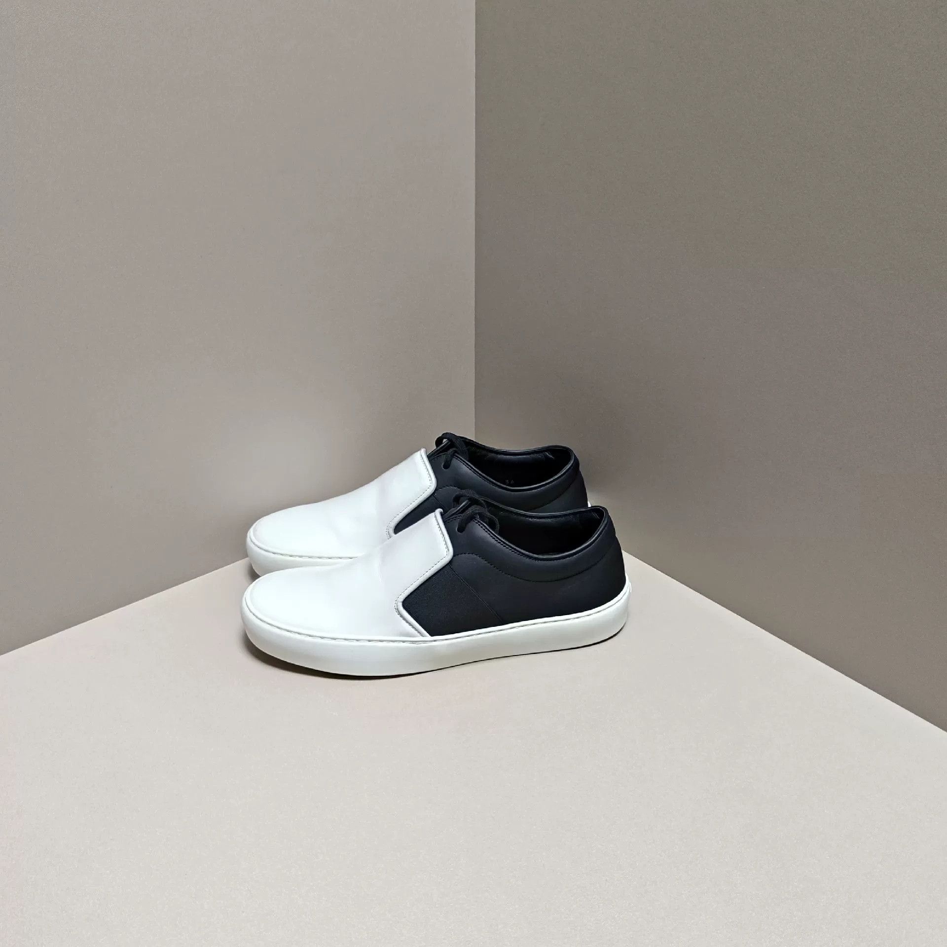 Chanel Chanel Casual Multi Lowtop Sneakers us_6 Women Size US 6 / IT 36 - 1 Thumbnail