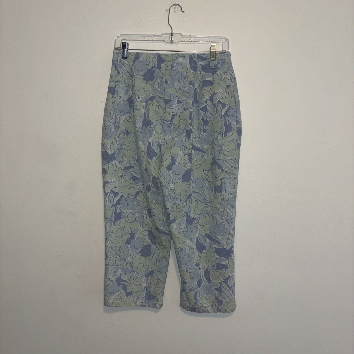 Gloria Vanderbilt Gloria Vanderbilt Pastel Blue & Green Floral Capri Pants Size 28" / US 6 / IT 42 - 2 Thumbnail