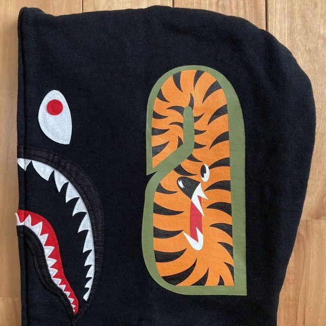Bape 💫Glow in the dark💫 BAPE City Camo Shark Full Zip Hoodie APE Size US S / EU 44-46 / 1 - 7 Thumbnail