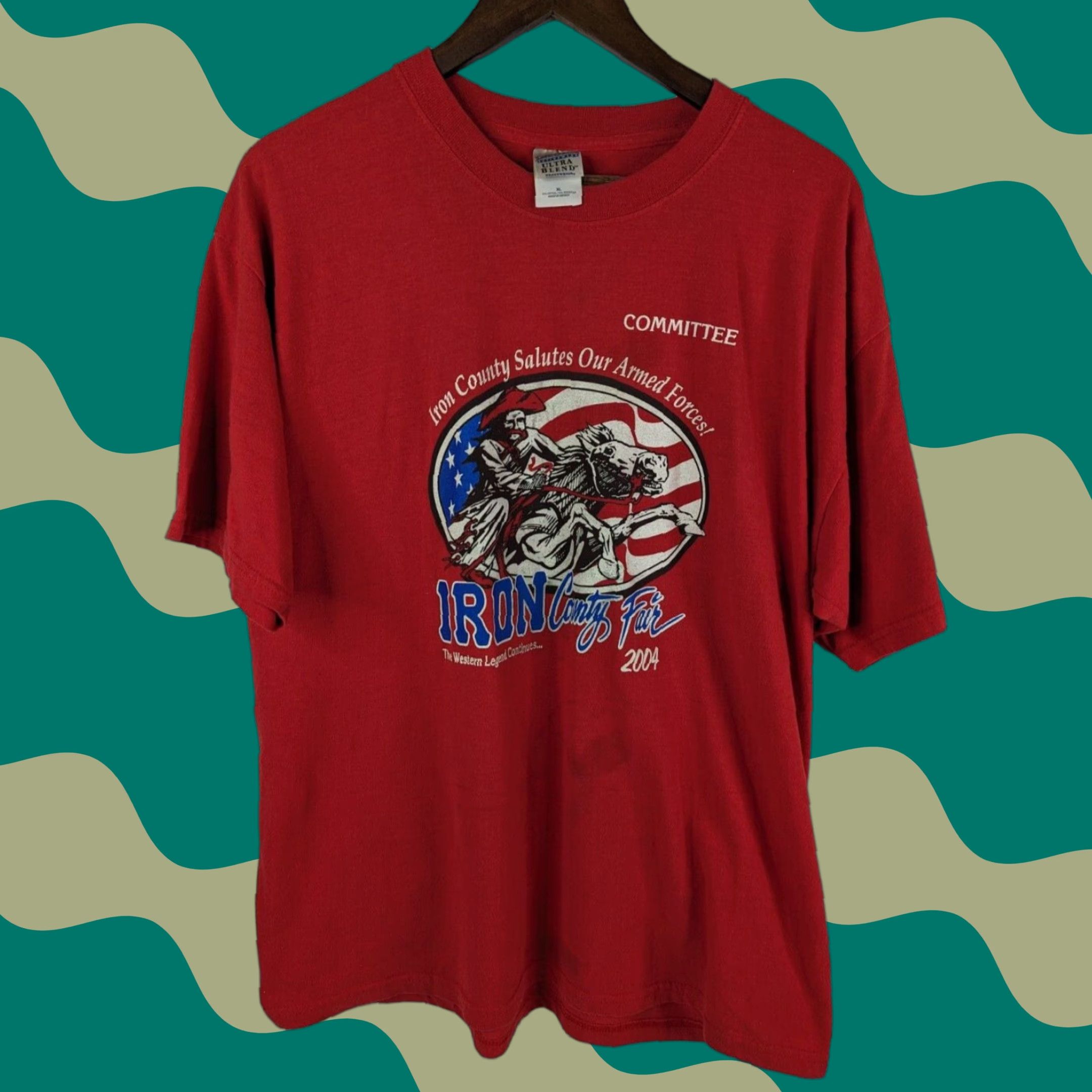 Gildan VINTAGE Red T-Shirt Iron County Fair Committee 2004 XL Guy in Horse USA Shirt Mens Size US XL / EU 56 / 4 - 1 Thumbnail