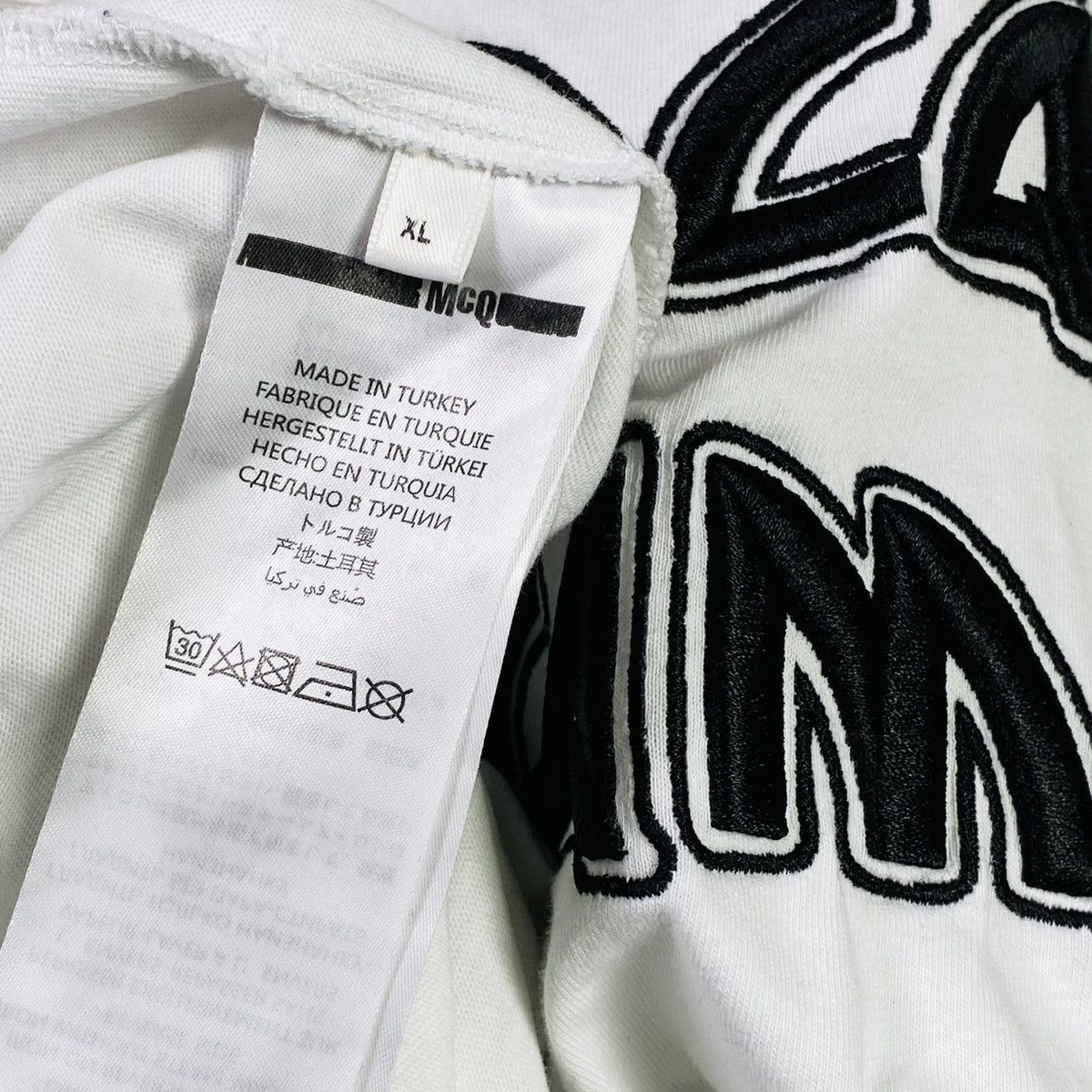 Alexander McQueen Alexander McQueen T-shirt Embroidered Logo Size US L / EU 52-54 / 3 - 4 Thumbnail