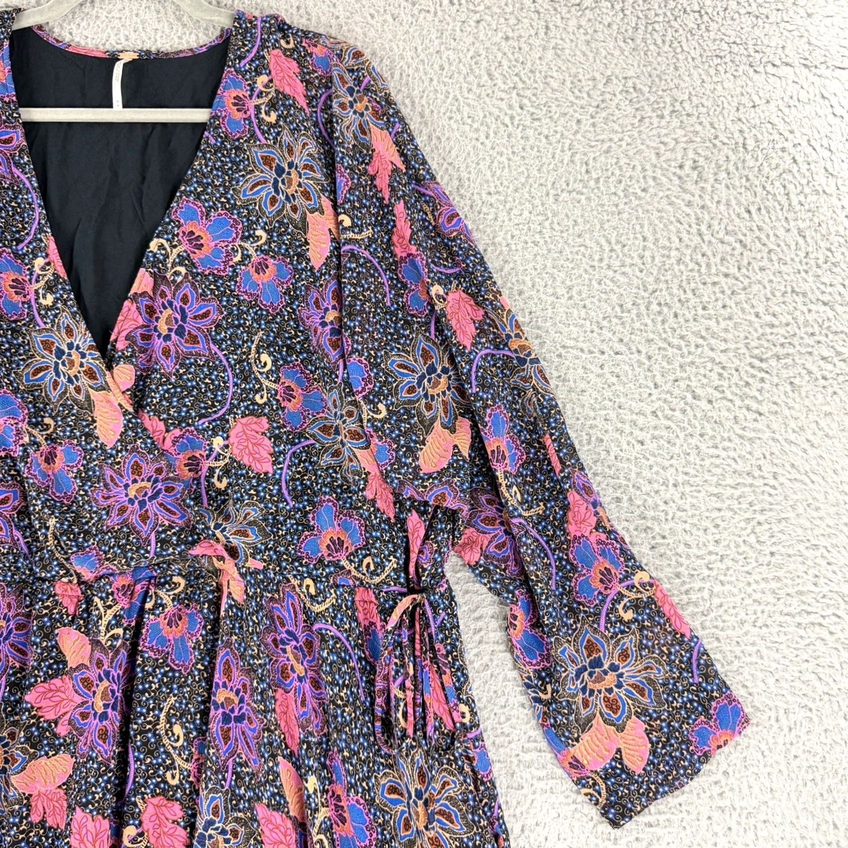 Free People VINTAGE Free People Mini Dress Womens M Black Floral Boho Wrap V-Neck OB1418794 Size M / US 6-8 / IT 42-44 - 3 Thumbnail