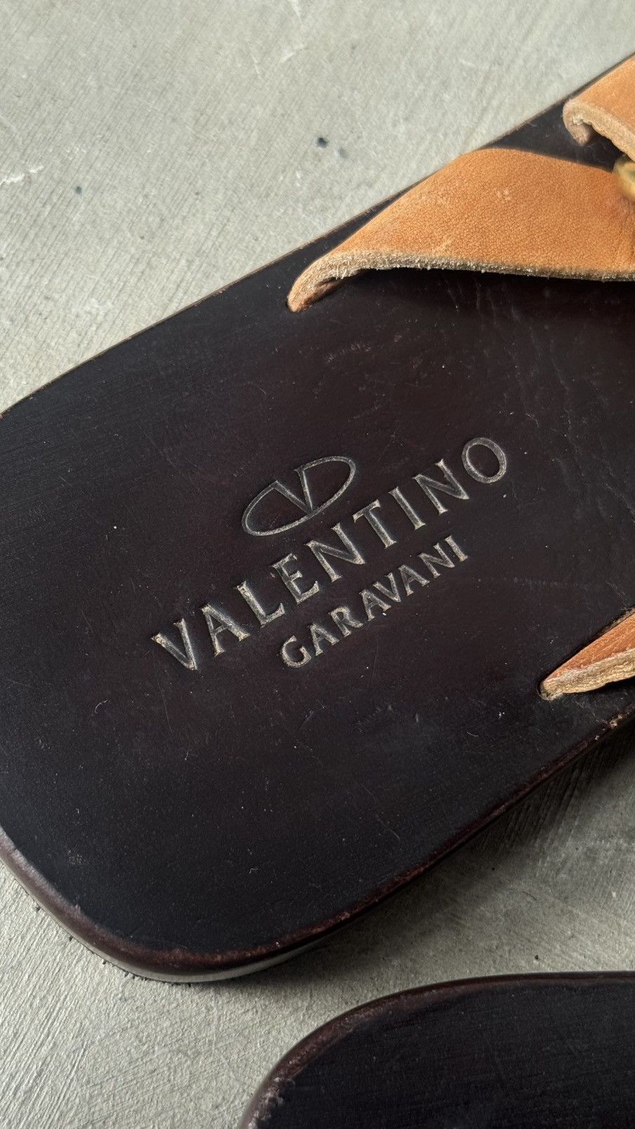 Valentino Valentino Tan Leather V Logo Flat Thong Sandals Size US 8 / EU 41 - 9 Thumbnail