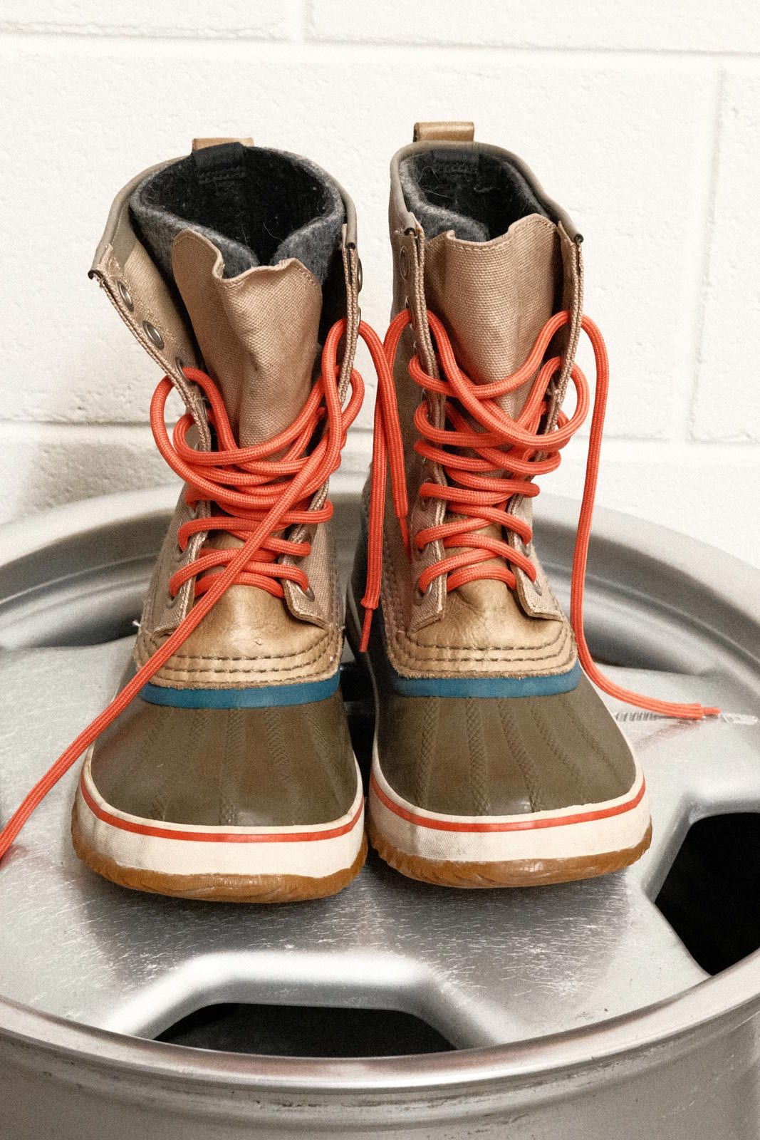 SOREL Sorel Women's Waterproof Winter Boots with Orange Laces W7 Size US 7.5 / IT 37.5 - 1 Thumbnail