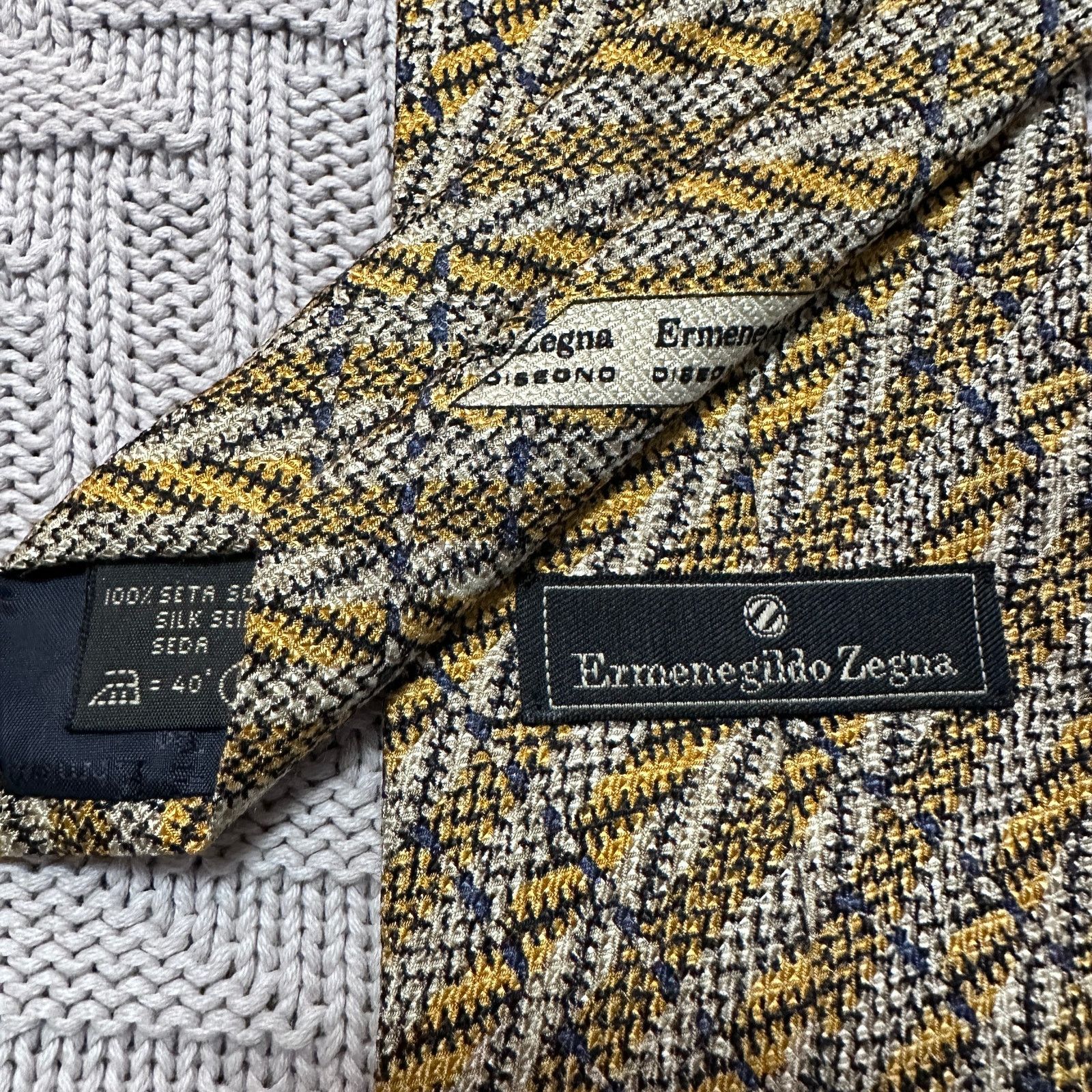 Ermenegildo Zegna Ermenegildo Zegna gold chevron striped knit silk tie Size ONE SIZE - 3 Thumbnail